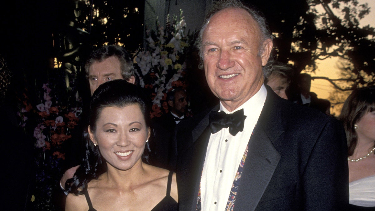 Gene Hackman, Betsy Arakawa, Santa Fe, ölüm, soruşturma, itfaiye şefi, Brian Moya, ölüm zamanı, Fox News Digital, karbon monoksit, şerif, Adan Mendoza, kalp pili, ayrışma, arama emri, köpek, Zinna, Alman Çoban Köpeği, Santa Fe County Şerif Ofisi
