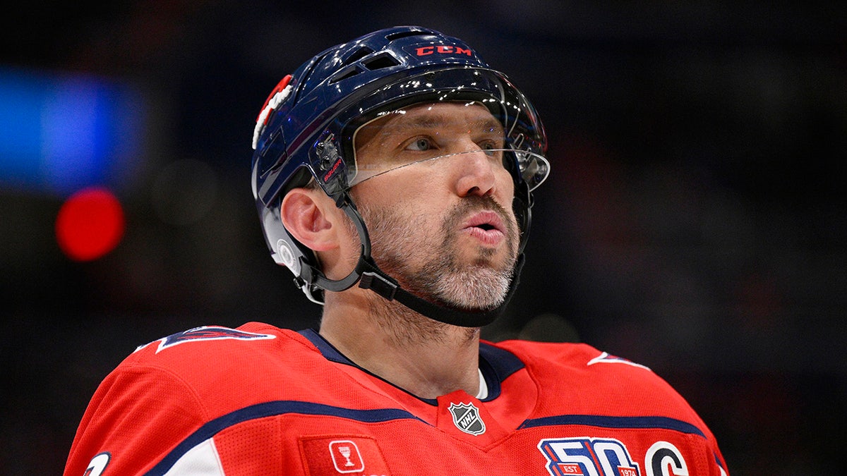 Alex Ovechkin, Washington Capitals, hokey, NHL, Wayne Gretzky, gol rekoru, kanser araştırması, pediatrik kanser, V Vakfı, Hokey Kanserle Mücadele, bağış, hayır işi, spor, Ovechkin bağışı, Monumental Sports & Entertainment
