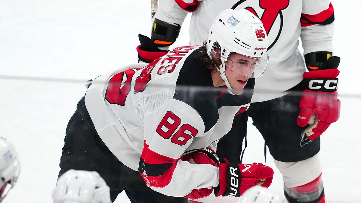 Jack Hughes, New Jersey Devils, Jack Eichel, NHL, Sakatlık, Omuz Sakatlığı, Cerrahi, Hokey, Spor, Sheldon Keefe, Luke Hughes, Dougie Hamilton, Metropolitan Division, Playoff, Stanley Cup, 4 Nations Face-Off, ABD Hokey Takımı, Ryan Gaydos, Fox News

