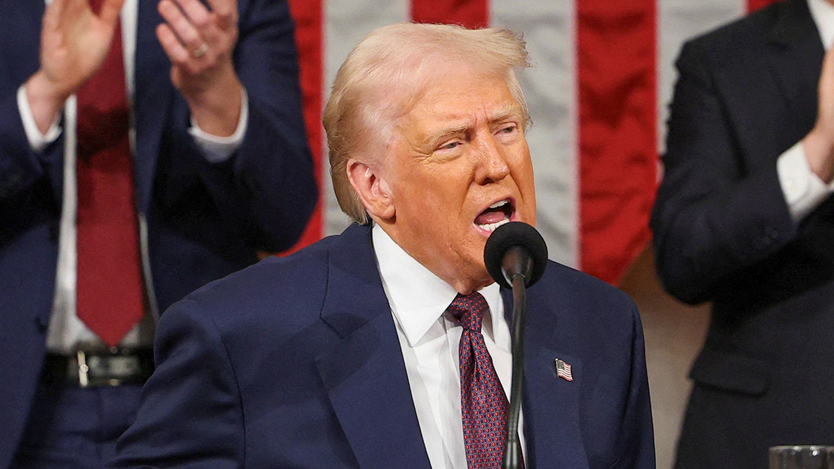 Donald Trump, Joe Biden, Kongre konuşması, Sınır güvenliği, Göçmenlik, Ukrayna, Volodymyr Zelenskyy, Elizabeth Warren, Rusya, Marc Fogel, Ekonomi, Enflasyon, Yeşil Yeni Düzen, İklim politikası.
