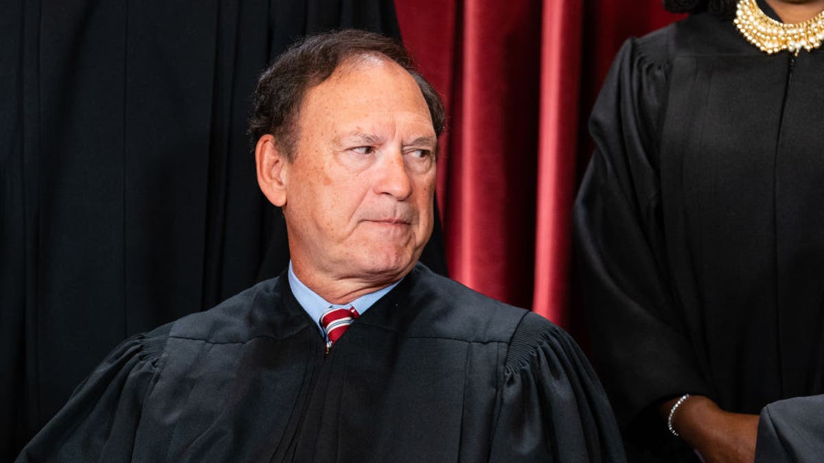Trump, USAID, Dış yardım, Samuel Alito, Clarence Thomas, Neil Gorsuch, Brett Kavanaugh, Amir Ali, Yüksek Mahkeme, Dava, Ödeme, Dondurma, İhtilaf, Karar, USAID ödemeleri, Dış yardım davası, Yüksek Mahkeme kararı, Trump yönetimi, Dondurulmuş fonlar, Dava takibi
