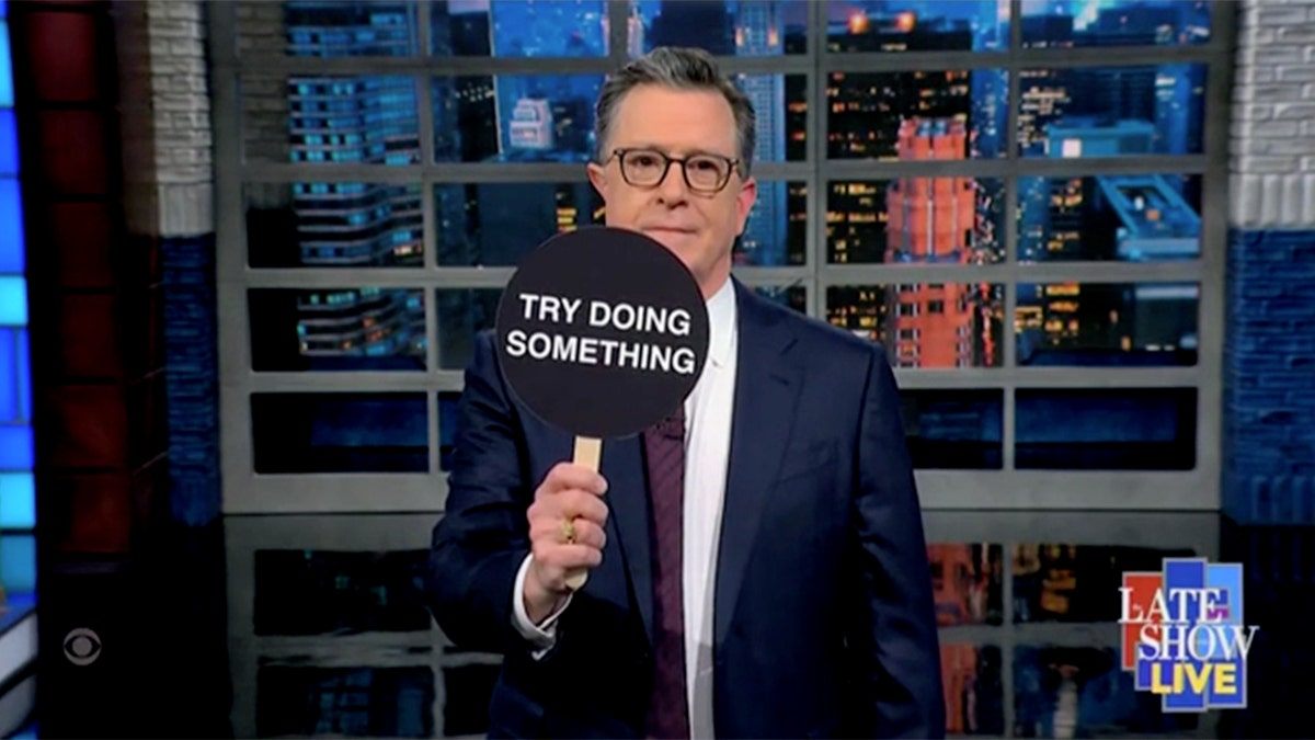 Donald Trump, Kongre Konuşması, Demokratlar, Protestolar, Stephen Colbert, The Late Show, Al Green, Mike Johnson, Elissa Slotkin, MSNBC, Symone Sanders-Townsend, Michael Steele, Meta Anahtar Kelimeler.
