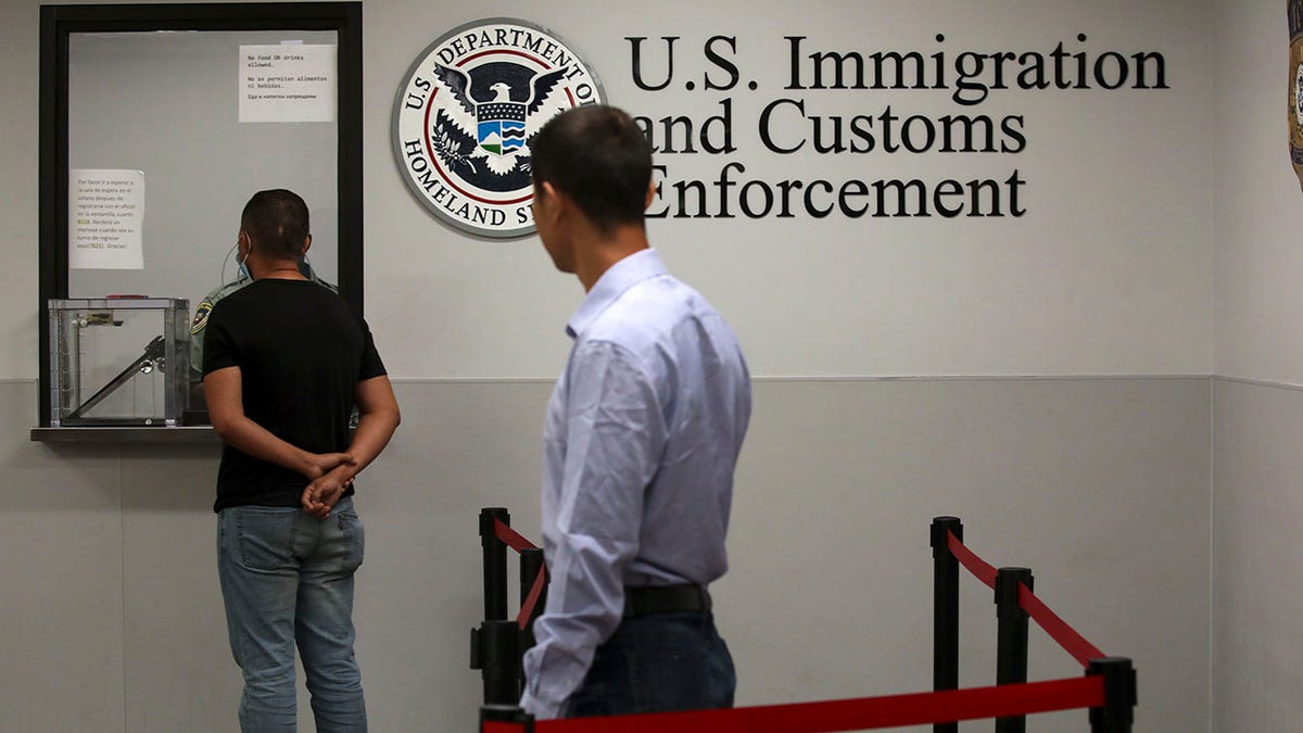 Göçmenlik, Sınır Güvenliği, ICE, Kaçak Göçmenler, Deportasyon, Suç Kaydı, El Monte, California, Yolanda Perez, Jonathan Tejeda-Perez, Gil Cisneros, Göç Reformu, Yasa Dışı Göçmen, Suçlu Göçmenler, Laken Riley, Jocelyn Nungaray, Trump Yönetimi, Gözaltı, Sınır Dışı
