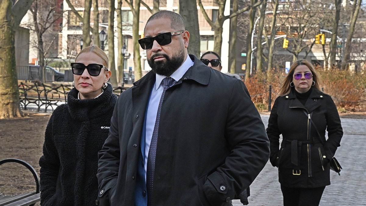 Eski NYPD dedektifi, mafya, Hector Rosario, Bonanno ailesi, Genovese ailesi, yasadışı kumar, organize suç, Long Island, FBI, rüşvet, adalet engelleme, mahkeme, hüküm, New York mafyası, Colombo ailesi, Gambino ailesi, Lucchese ailesi, federal soruşturma, suç örgütü, gelato dükkanı, gizli kumarhane, sahte polis baskını
