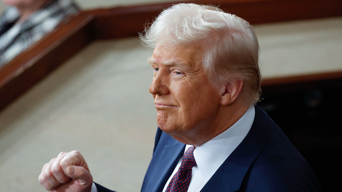 Donald Trump, Kongre konuşması, tepki, anket, kamuoyu, Joe Biden, Cumhuriyetçiler, Demokratlar, Al Green, davranış, onay, politika, ABD Başkanı, seçim, ikinci dönem, Grover Cleveland
