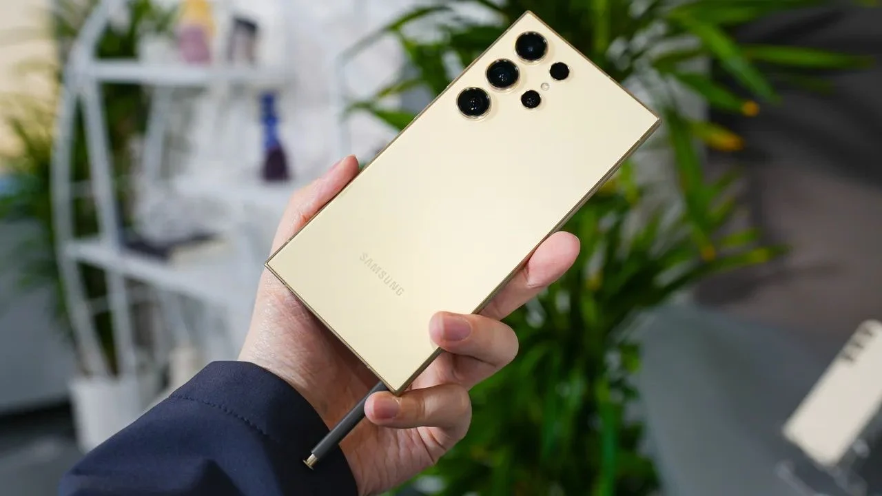 Samsung, Galaxy Z Fold 6, Mart 2025 güvenlik yaması, One UI 7, One UI 8, Android 16, yazılım güncellemesi, güvenlik açıkları, Güney Kore, F956NKSS2AYBD, katlanabilir telefon, akıllı telefon, teknik haberler, cihaz güncellemesi, Samsung güncellemesi
