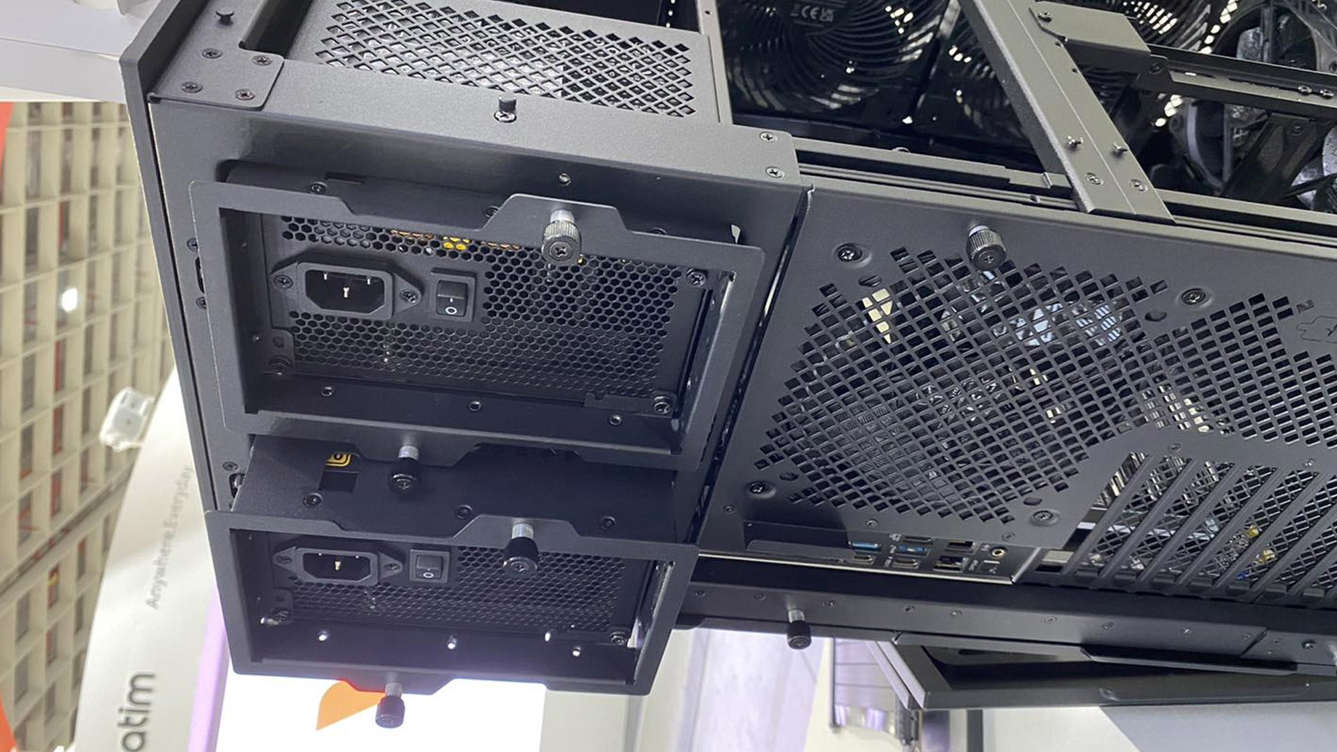 SilverStone, HELA 2500R, güç kaynağı, PSU, 2500 watt, ATX, Cybenetics Platinum, çoklu GPU, SLI, Crossfire, RTX 4090, Bitcoin madenciliği, yapay zeka, metin üretimi, yüksek performanslı bilgisayar, endüstriyel bilgisayar, akademik bilgisayar, donanım, inceleme, haberler, Computex, Michael Crider
