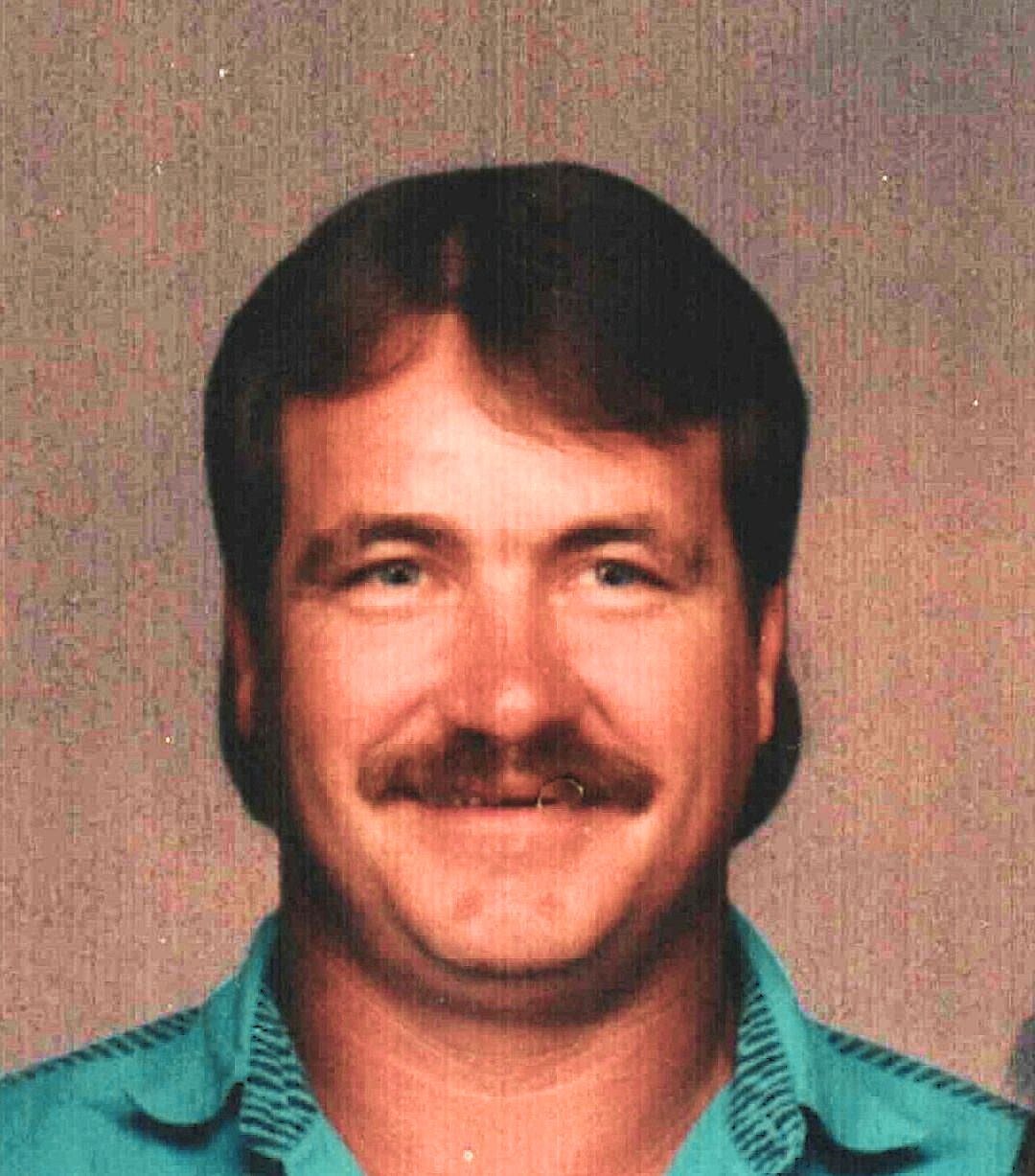 idam, ateş timi, Güney Karolina, Brad Keith Sigmon, Gladys Larke, David Larke, cinayet, infaz, ölüm cezası, Rebecca Armstrong, Broad River Correctional Institute, ABD, cezaevi, suç, şiddet, katil, mahkum, silah, trajedi, adalet, aile, pişmanlık, ruh sağlığı, avukat, infaz protokolü, ölüm sırası, gardiyan, gönüllü, metal sandalye, cezaevi personeli, mermi geçirmez cam, suçlu, jüri, akıl hastalığı, psikotik nöbet, uyuşturucu, pişman, Tanrı sevgisi, ölümcül enjeksiyon, elektrikli sandalye, af, ölüme mahkum, cezaevi papazı, Utah, Mississippi, Oklahoma, Idaho, Ronnie Lee Gardner, Gary Mark Gilmore, John Albert Taylor,Associated Press.