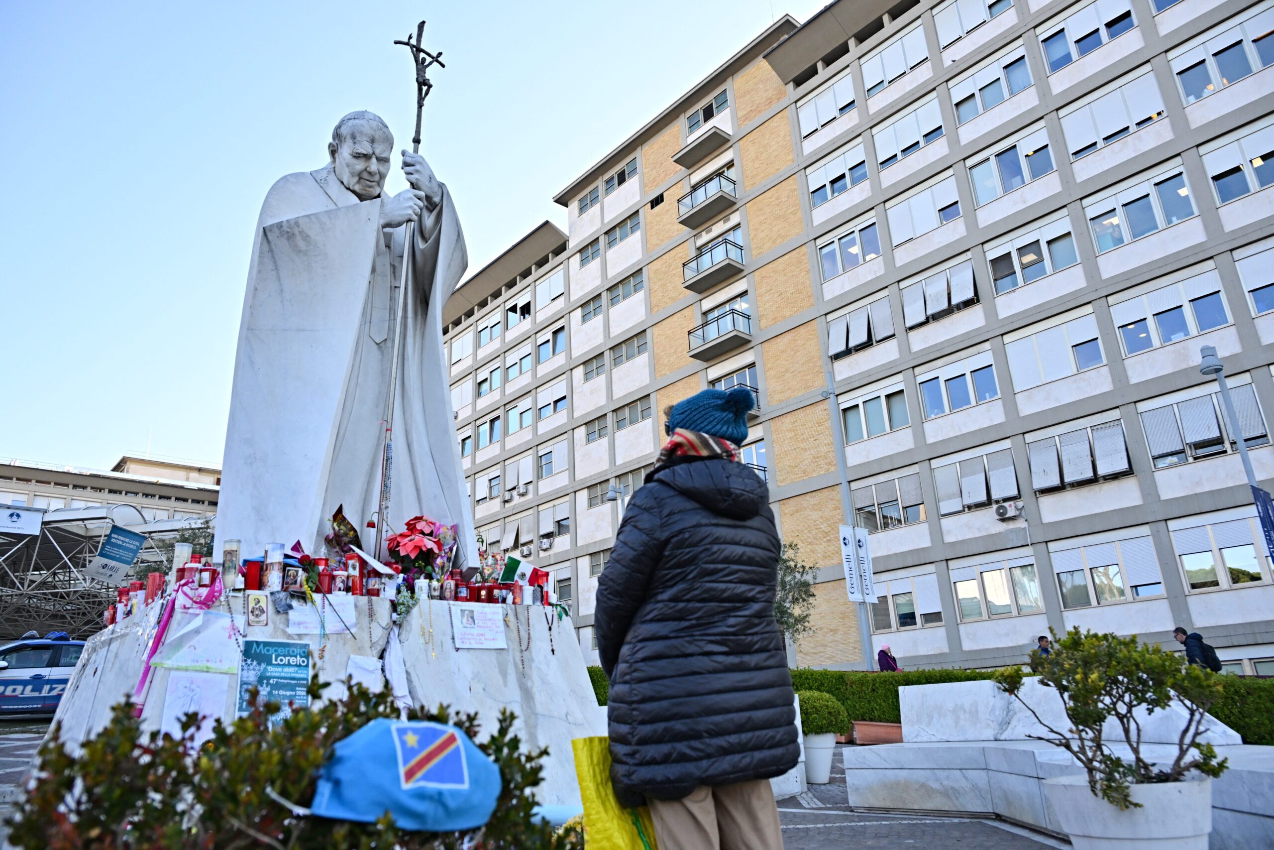 Papa Francis, Gemelli Hastanesi, Roma, Vatikan, sağlık durumu, pnömoni, solunum yetmezliği, dua, Aziz Petrus Meydanı, polymicrobial enfeksiyon, böbrek yetmezliği, sesli mesaj, Şükran, iyileşme, Papa

