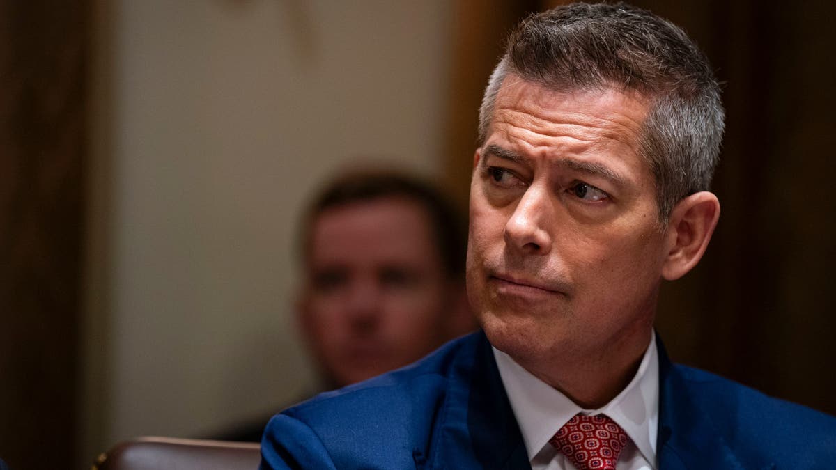 Hava Taşımacılığı, Ulaştırma Bakanı, Sean Duffy, FAA, Federal Havacılık İdaresi, Hava Trafik Kontrolü, Uçak Kazaları, Hava Güvenliği, İşe Alım Süreci, Maaş Artışı, Elon Musk, SpaceX, Modernizasyon, Havacılık Kazaları, Kara Şahin Helikopteri, Ticari Uçak, Washington D.C., Medevac Uçağı, Alaska, Arizona, Kanada, Delta Uçağı, Toronto Pearson Havaalanı, Uçuş Güvenliği

