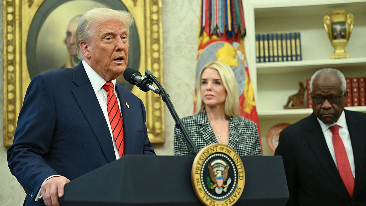 ABA, Amerikan Barosu Birliği, Donald Trump, yargı atamaları, Cumhuriyetçi senatörler, ideolojik önyargı, William Bay, USAID, dış yardım, Senato, Eric Schmitt, Ted Cruz, Marsha Blackburn, Josh Hawley, Bernie Moreno, Mike Lee, çeşitlilik, eşitlik, kapsayıcılık, Joe Biden, öğrenci kredisi affı, mahkemelere müdahale, hukuk profesörleri, ifade özgürlüğü, ırk, cinsiyet.
