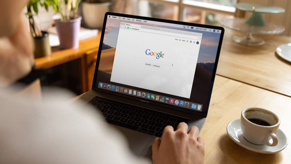 Meta anahtar kelimeler: güvenlik açığı, tarayıcı eklentileri, kötü amaçlı yazılım, veri ihlali, siber güvenlik, AdBlock, GitLab, HTTP istekleri, reklam enjeksiyonu, içerik güvenliği politikası, komuta ve kontrol sunucuları, Chrome Web Mağazası, veri gizliliği, antivirüs yazılımı, şifre yöneticisi, veri kaldırma hizmeti, kimlik hırsızlığı, dolandırıcılık, siber saldırılar, tarayıcı güvenliği, Kurt the CyberGuy, siber suçlar
