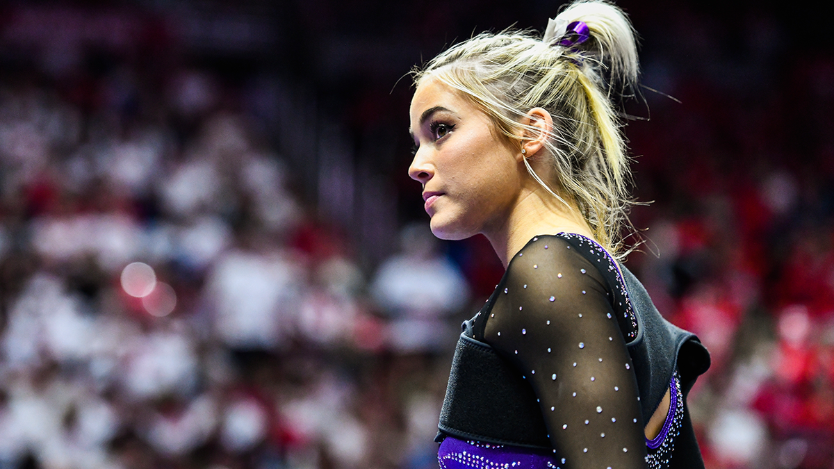 Livvy Dunne, LSU gymnastics, avulsion fracture, patella, knee injury, NCAA, senior night, Paul Skenes, NIL, college sports, gymnastics injury, LSU Tigers, spor haberleri, sakatlık, kolej jimnastiği, Livvy Dunne sakatlığı, Paul Skenes, LSU jimnastik takımı, sporcu sakatlıkları
