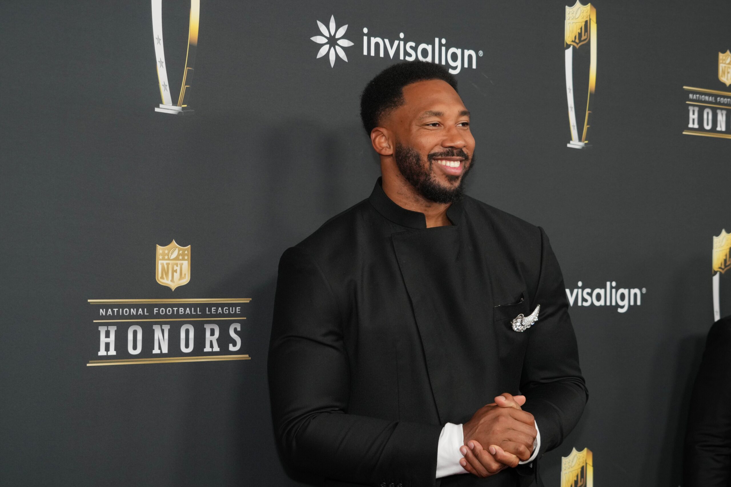 Myles Garrett, Cleveland Browns, NFL, sözleşme uzatma, futbol, spor, rekor sözleşme, savunma oyuncusu, taraftar, Deshaun Watson, Andrew Berry, Nicole Lynn, Jimmy Haslam, Canton, Super Bowl, kazanma, hayal kırıklığı, umut, başarı, Ohio