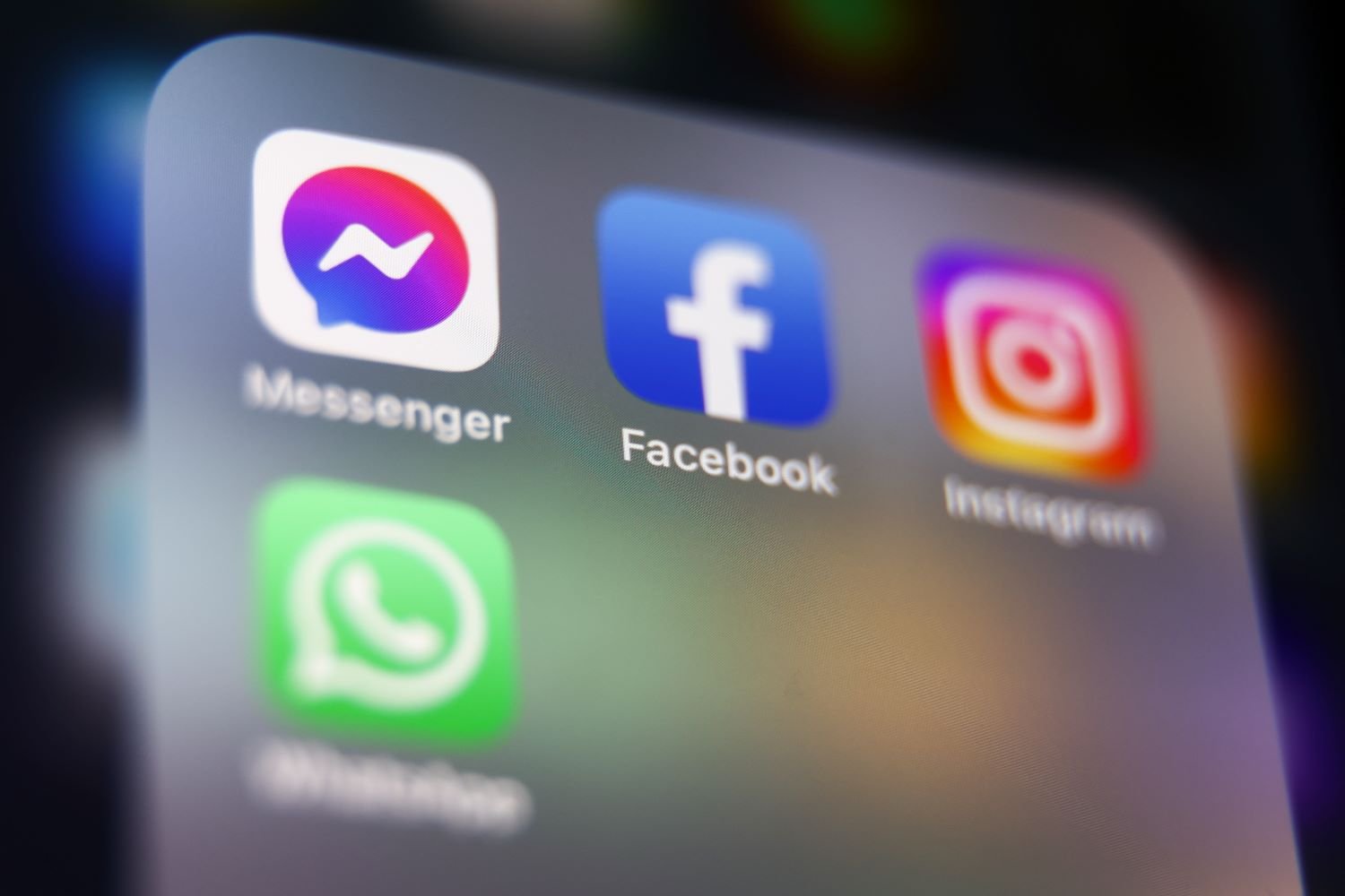 Meta, Mark Zuckerberg, Facebook, Çin, sansür, Donald Trump, ifade özgürlüğü, Sarah Wynn-Williams, Washington Post, Çin Komünist Partisi, veri gizliliği, Guo Wengui, TikTok, Joe Rogan, içerik denetimi, sosyal medya
