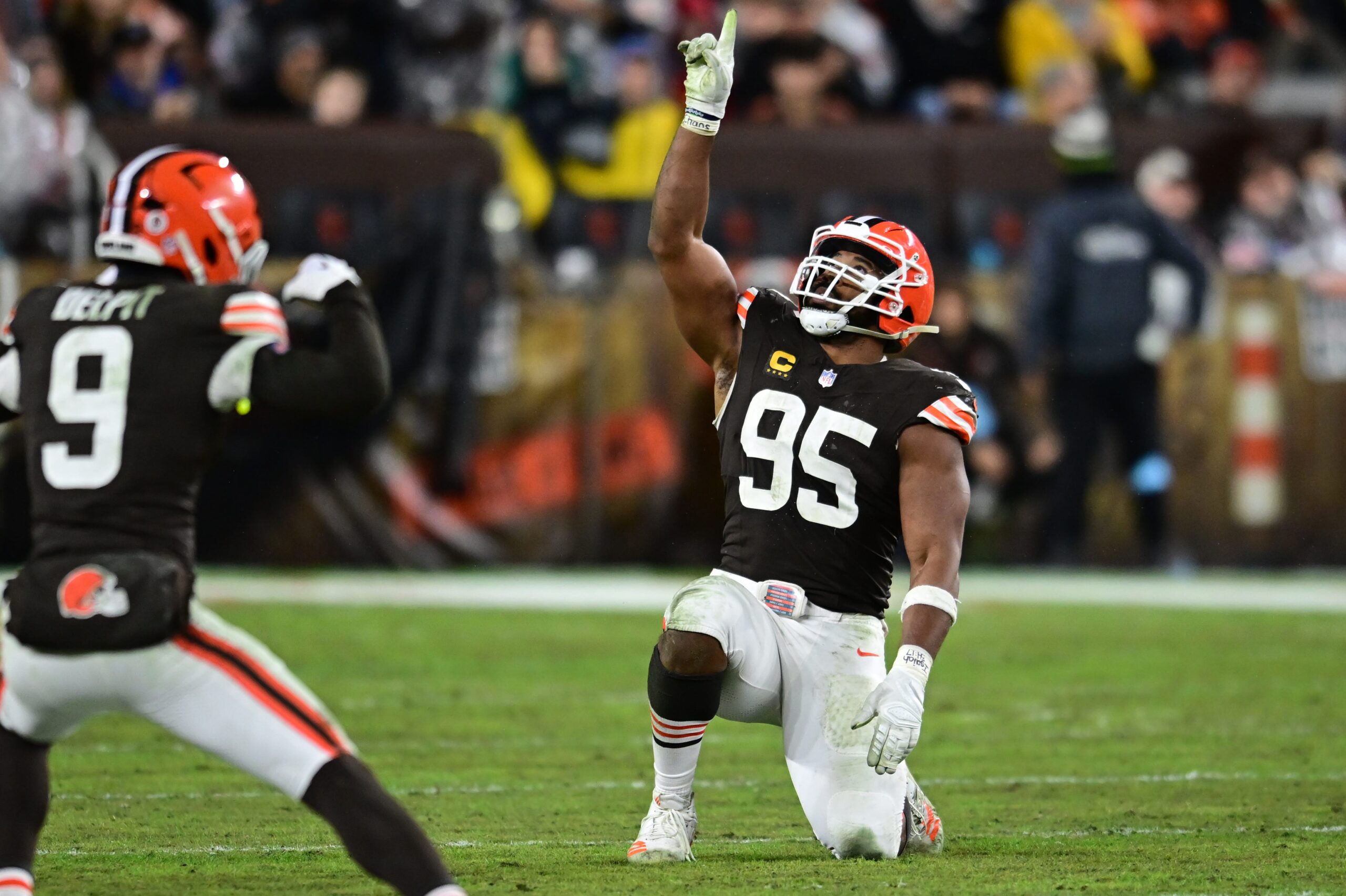 Myles Garrett, Cleveland Browns, NFL, sözleşme uzatma, rekor sözleşme, en çok kazanan oyuncu, savunma oyuncusu, Micah Parsons, Cincinnati Bengals, Ja'Marr Chase, AFC North, serbest oyuncu, takas, maaş sınırı, Jerry Jones, Dallas Cowboys, Philadelphia Eagles, Washington Commanders, Trey Hendrickson, New England Patriots, transfer söylentileri

