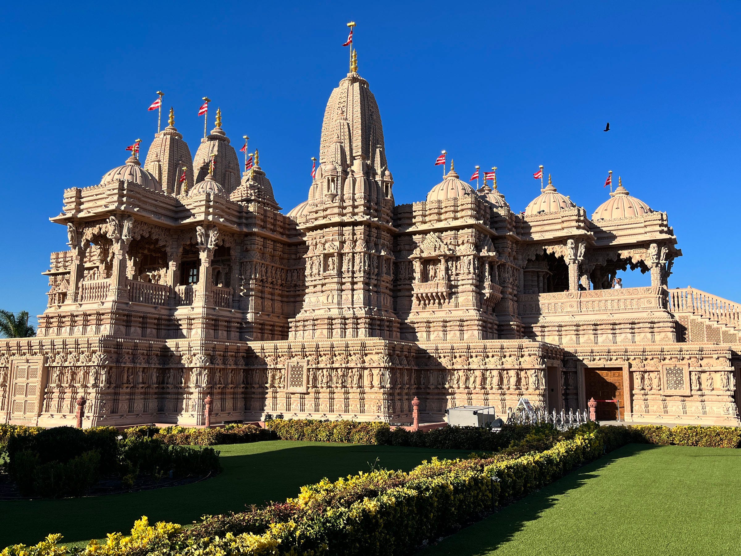 Hindu tapınağı, Narendra Modi, BAPS Shri Swaminarayan Mandir, Chino Hills, Kaliforniya, vandalizm, nefret suçu, Hindu Amerikan Vakfı, Bochasanwasi Shri Akshar Purushottam Swaminarayan Sanstha, Bhagwan Swaminarayan, dini hoşgörüsüzlük, Hindistan Başbakanı, San Bernadino İlçe Şerifi, tapınak saldırısı
