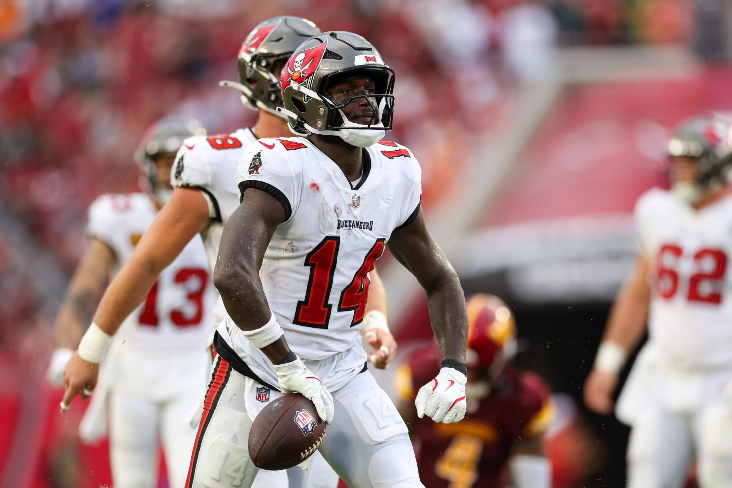 NFL serbest oyuncu, NFL 2025, futbol, transferler, sözleşmeler, takımlar, oyuncular, dedikodular, analiz, tahminler, DK Metcalf, Demarcus Lawrence, Sam Darnold, Chase Young, Lovie Jackson