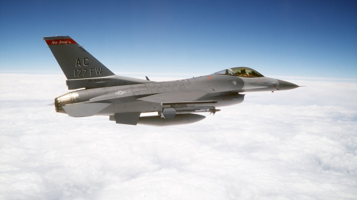 Başkan Trump, Mar-a-Lago, TFR ihlali, Geçici Uçuş Kısıtlaması, NORAD, F-16, sivil uçak, müdahale, ikaz fişeği, Palm Beach, uçuş güvenliği, NOTAM, havacılık, hava sahası, uyarı, acil durum, savunma, ABD, Kanada, askeri, haberler.
