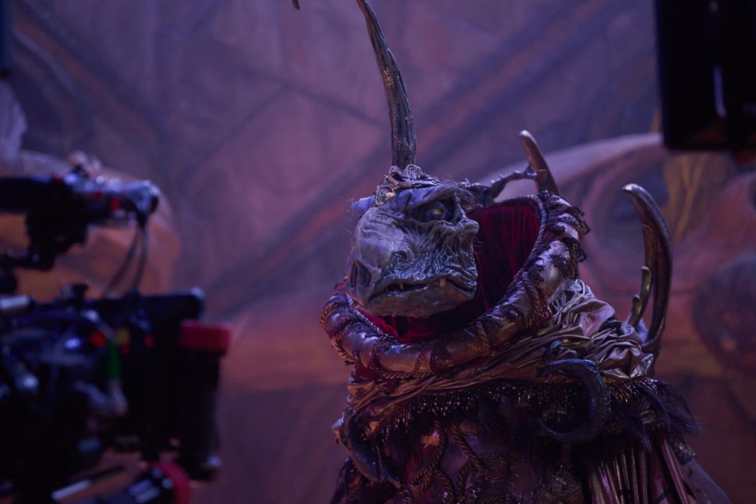 The Dark Crystal: Age of Resistance, Netflix, Jim Henson Company, fantazi, kukla, dizi incelemesi, tüm zamanların en iyisi, şaheser, iptal, Gelfling, Skeksis, Taron Egerton, Anya Taylor-Joy, Mark Hamill, Javier Grillo-Marxuach, lore, Thra, 1982 The Dark Crystal, yeniden izleme, unutulmaz, sanat, seslendirme kadrosu, karanlık, şiddet, Lord of the Rings, kaynak materyal, epik, Star Wars, Star Trek, Planet of the Apes, Alien, Game of Thrones, kaçırılmaması gereken
