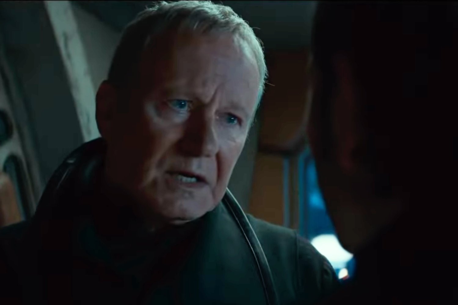 Stellan Skarsgård, Luthen Rael, Andor Sezon 2, Tony Gilroy, Star Wars, Disney+, isyan, karakter analizi, moral açıdan gri karakter, yapım süreci, Röportaj, Coruscant, ISB, Rogue One, meta analiz, yeni sezon, galeri, antikacı, casus, isyancı, Aldhani, halka arz, baskı, stres, hikaye, arka plan, köken, gizem, perde arkası, karakter gelişimi, YouTube Q&A, başlangıç şirketi, fedakarlık, insanlık, Star Wars evreni, hayran favorisi, Diego Luna.
