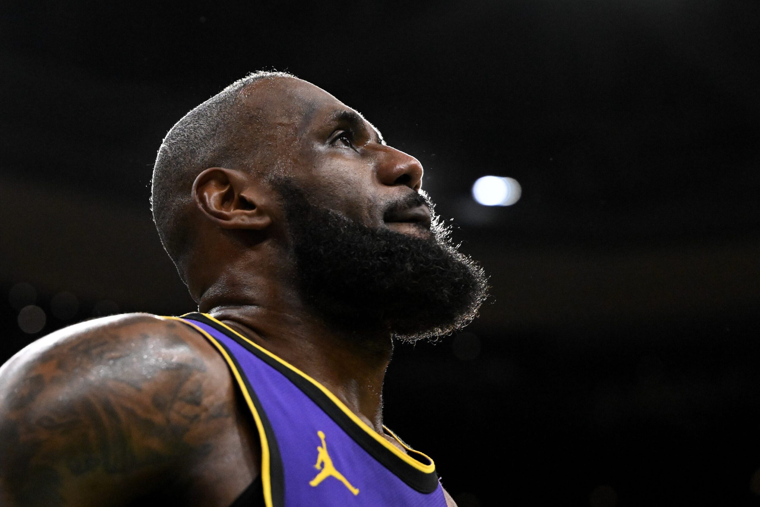 LeBron James, Los Angeles Lakers, sakatlık, sol kasık gerginliği, Luka Dončić, Batı Konferansı, NBA, Jared Greenberg, Brooklyn Nets, Denver Nuggets, seyahat, iyileşme, yaş 40, performans
