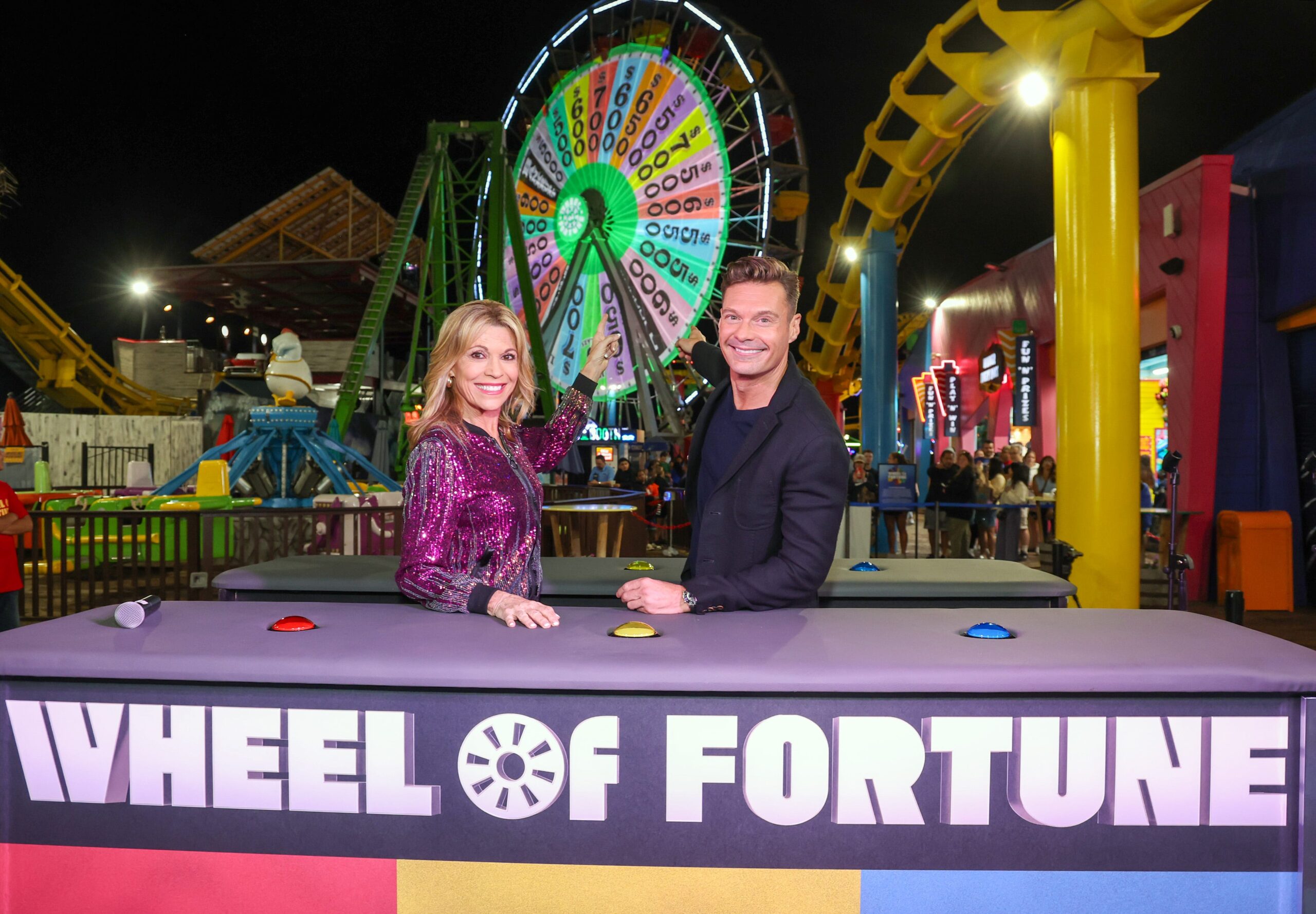 Vanna White, Wheel of Fortune, Elvis Duran, röportaj, çekim takvimi, çalışma programı, televizyon, oyun şovu, Pat Sajak, ABC, yayın akışı, çalışma günleri, iş, Amerika, Güney Carolina, meta anahtar kelimeler
