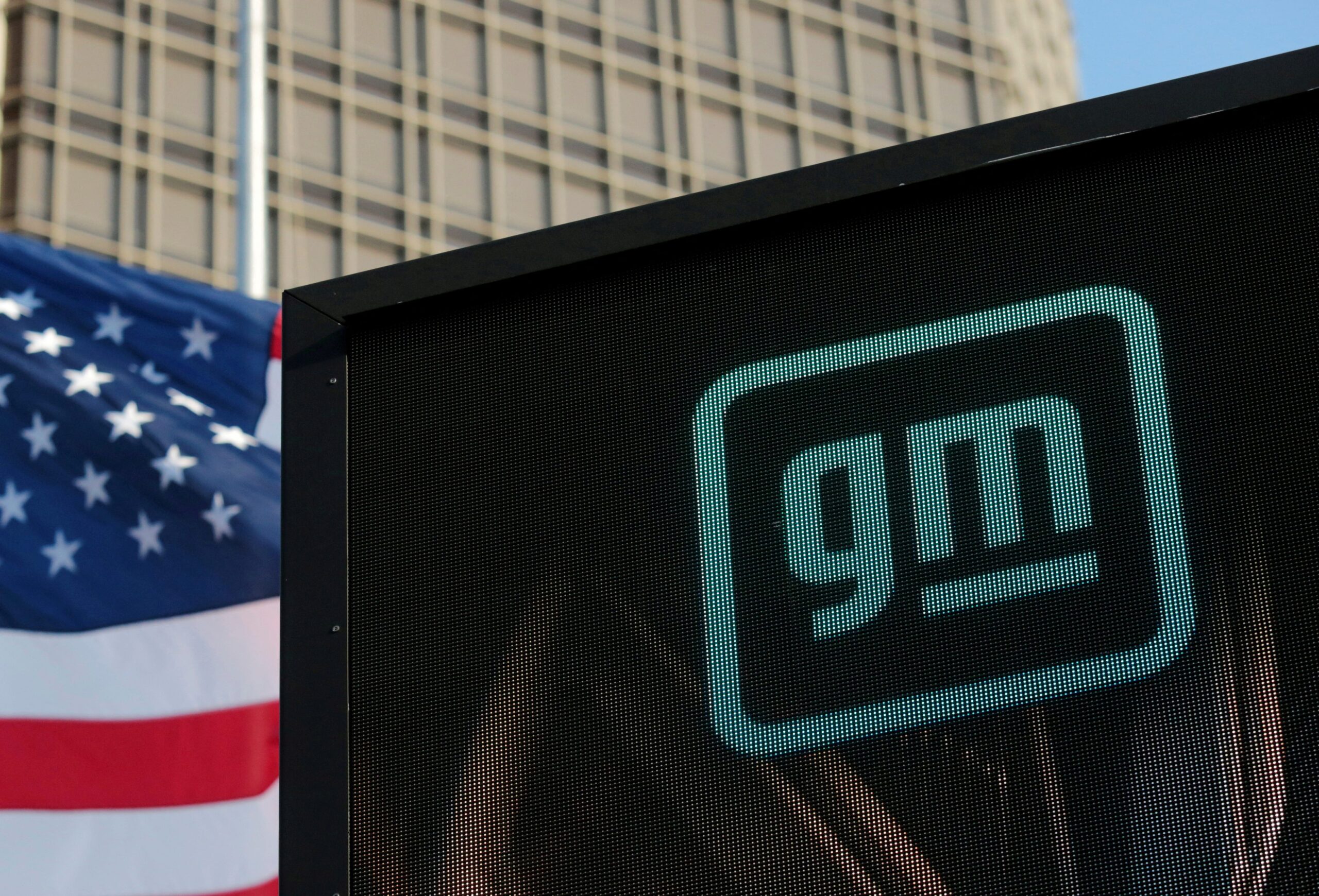 Donald Trump, General Motors, GM, Mary Barra, tarife savaşı, otomobil endüstrisi, yatırım planları, Howard Lutnick, Amerika Birleşik Devletleri, Kanada, Meksika, Ford, Jim Farley, Stellantis, John Elkann, araç emisyonları, Kuzey Amerika, çelik, alüminyum, Amerikan Otomotiv Politikası Konseyi, Detroit Üçlüsü, Avrupa, Japonya, Güney Kore, otomobil tarifeleri
