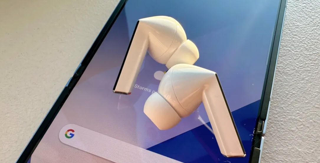 Samsung, Galaxy Buds, Kemik İletimli Kulaklık, Kablosuz Kulaklık, Ses Teknolojisi, Güney Kore, Teknoloji Haberleri, Apple, Bose, Sony, Rekabet, Koşu, Bisiklet, Açık Hava Sporları, Konfor, Güvenlik, Yaz, Fiyat, İnovasyon, Samsung Ekosistemi, Dokunmatik Kontroller, Sesli Asistan, Uzun Pil Ömrü, Kemik İletimi, Kulak İçi Kulaklık, Alternatif, Teknoloji Meraklıları, Sporcular, İş Seyahati, Kulaklık İncelemesi, Yeni Ürün, Lansman, Kulaklık Piyasası, Kablosuz Ses, Bluetooth Kulaklık
