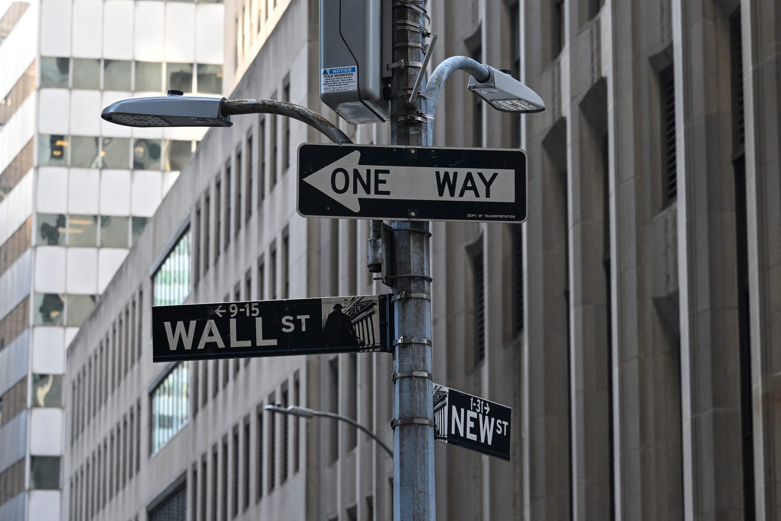 ABD borsası, vadeli işlemler, S&P 500, Dow Jones, Nasdaq, Donald Trump, tarifeler, ekonomik büyüme, enflasyon, Federal Rezerv, resesyon, Steve Mnuchin, borsa düzeltmesi, piyasa analizi, yatırım, finans haberleri
