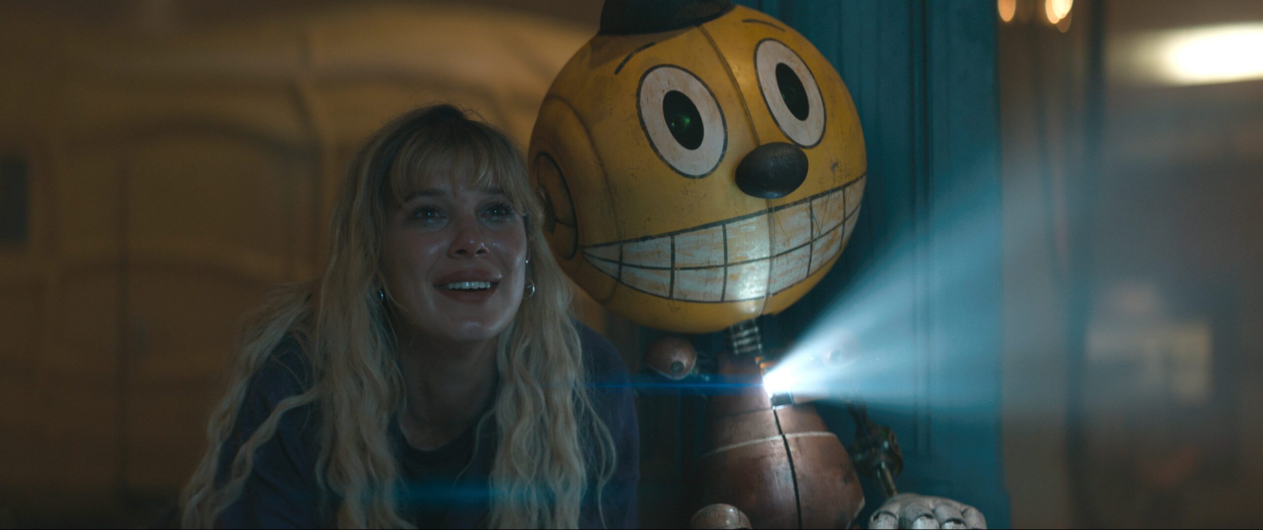yapay zeka, AI, The Electric State, film incelemesi, Joe Russo, Anthony Russo, Netflix, bilim kurgu, Millie Bobby Brown, Chris Pratt, Simon Stålenhag, robotlar, distopya, 1994, retrofuturistik, metaverse, teknoloji, eleştiri, film eleştirisi, aksiyon, macera, sinema, sinema eleştirisi, akış hizmeti, Stanley Tucci, Woody Norman, Woody Harrelson, Giancarlo Esposito, Anthony Mackie, Brian Cox, Jenny Slate, Rob Gronkowski, marvel filmleri, The Gray Man, Cherry
