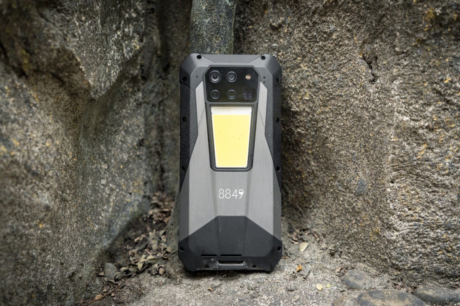 Unihertz Tank 3 Pro, sağlam akıllı telefon, projektörlü telefon, 8849 Tank 3 Pro, 5G akıllı telefon, büyük bataryalı telefon, outdoor telefon, kamp telefonu, suya dayanıklı telefon, şoka dayanıklı telefon, toz geçirmez telefon, MediaTek Dimensity 8200, 200MP kamera, gece görüş kamerası, uzun ömürlü batarya, 120W şarj, GPS, GLONASS, BeiDou, Galileo, L1+L5, çift bant GPS, macera telefonu, uygun fiyatlı sağlam telefon, alternatif akıllı telefon, niş akıllı telefon, alışılmadık telefon, benzersiz telefon
