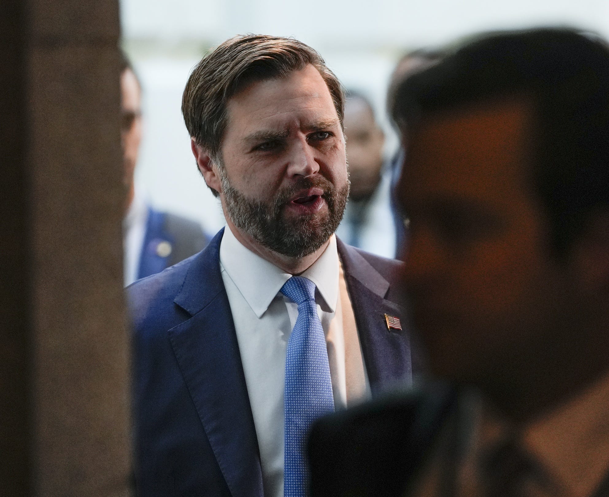 JD Vance, Donald Trump, Kennedy Center, Ulusal Senfoni Orkestrası, Kültür Merkezi, Siyasi Protesto, Usha Vance, Susie Wiles, Pam Bondi, Trump Atamaları, Sanat, Müzik, Gösteri, Yuhalama, Başkanlık Atamaları, Politika, Washington D.C.
