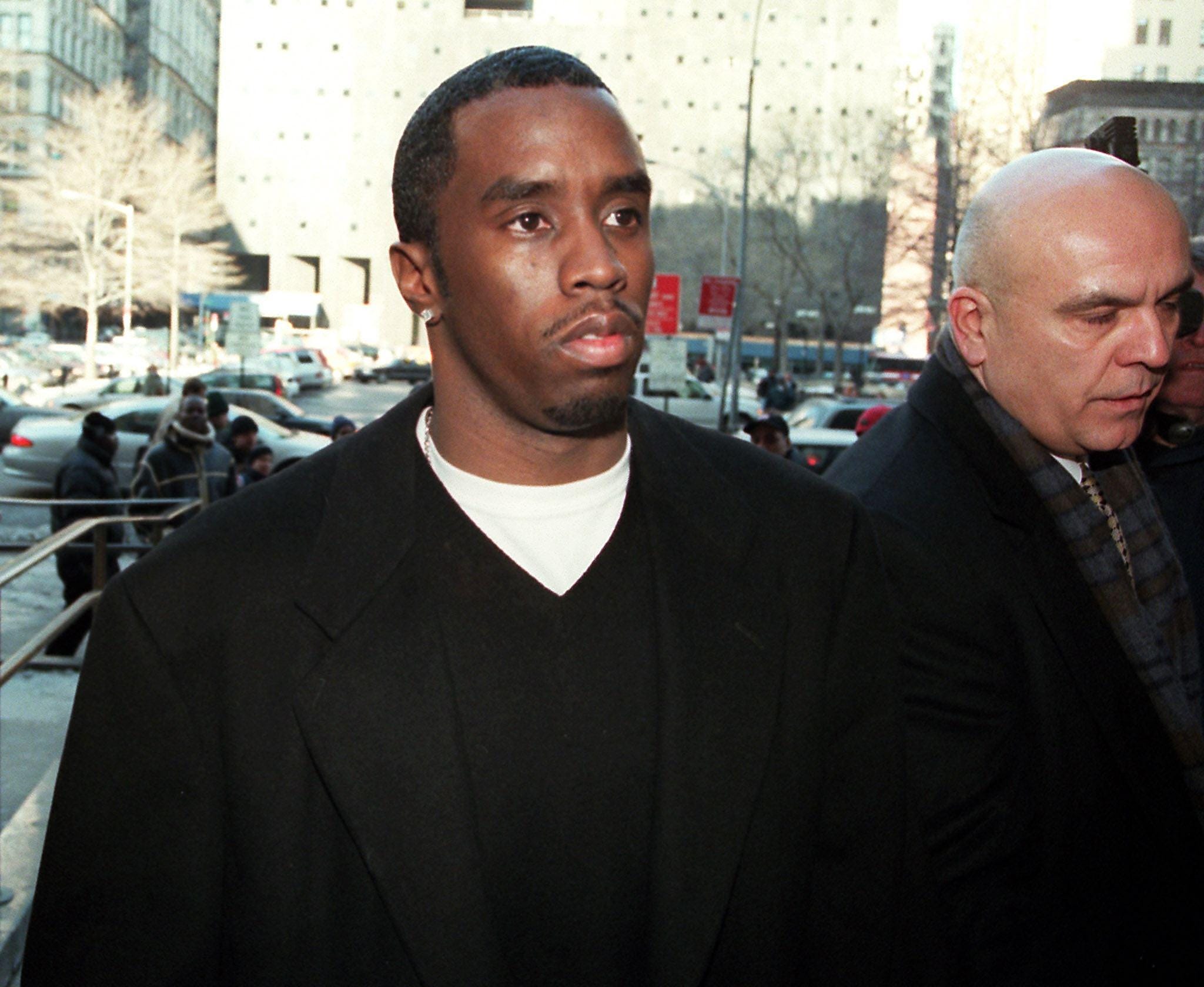 Sean Diddy Combs, sex kaçakçılığı, racketeering, RICO, Cassie Ventura, Bad Boy Records, duruşma, Manhattan federal mahkemesi, iddianame, Homeland Security Investigations, ceza davası, cinsel saldırı, uyuşturucu, zorla çalıştırma, AR-15, silahlar, kanıt, delil, Julian, frekansı kapatır, avukat, Damian Williams, savcı, yargıç Arun Subramanian, jüri seçimi, keşif, CNN, video, taciz, istismar