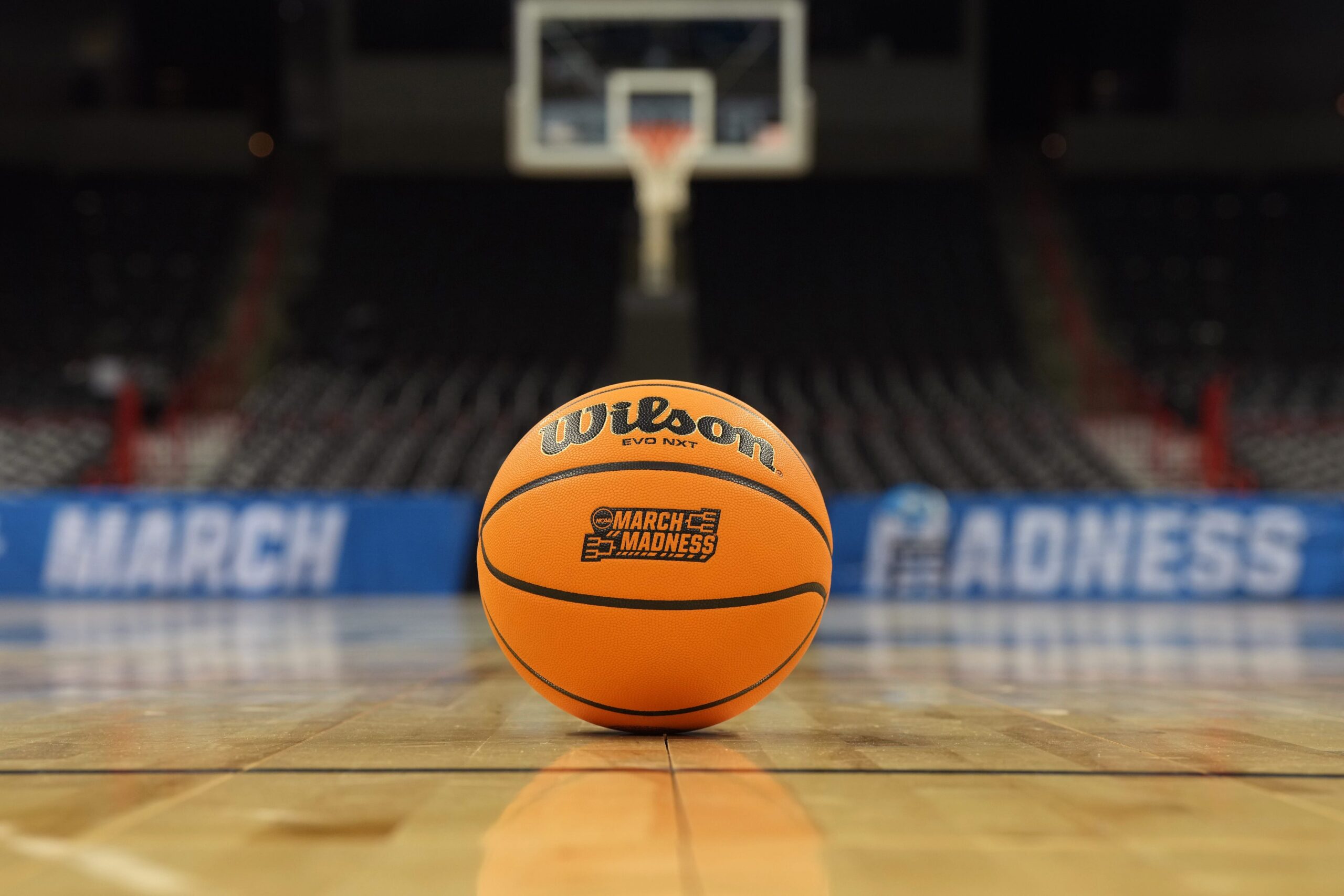 Here are some relevant meta keywords in English, designed to be easily translatable/understandable for a Turkish audience or SEO efforts targeting Turkish speakers interested in March Madness:

March Madness, NCAA Tournament, Selection Sunday, Bracket Reveal, College Basketball, Mens Basketball, Womens Basketball, March Madness Brackets, NCAA Tournament Selection, March Madness Schedule, March Madness Teams, First Four, College Sports, Basketball Tournament, CBS, Fubo, NCAA, Basketbol Turnuvası, Üniversite Basketbolu
