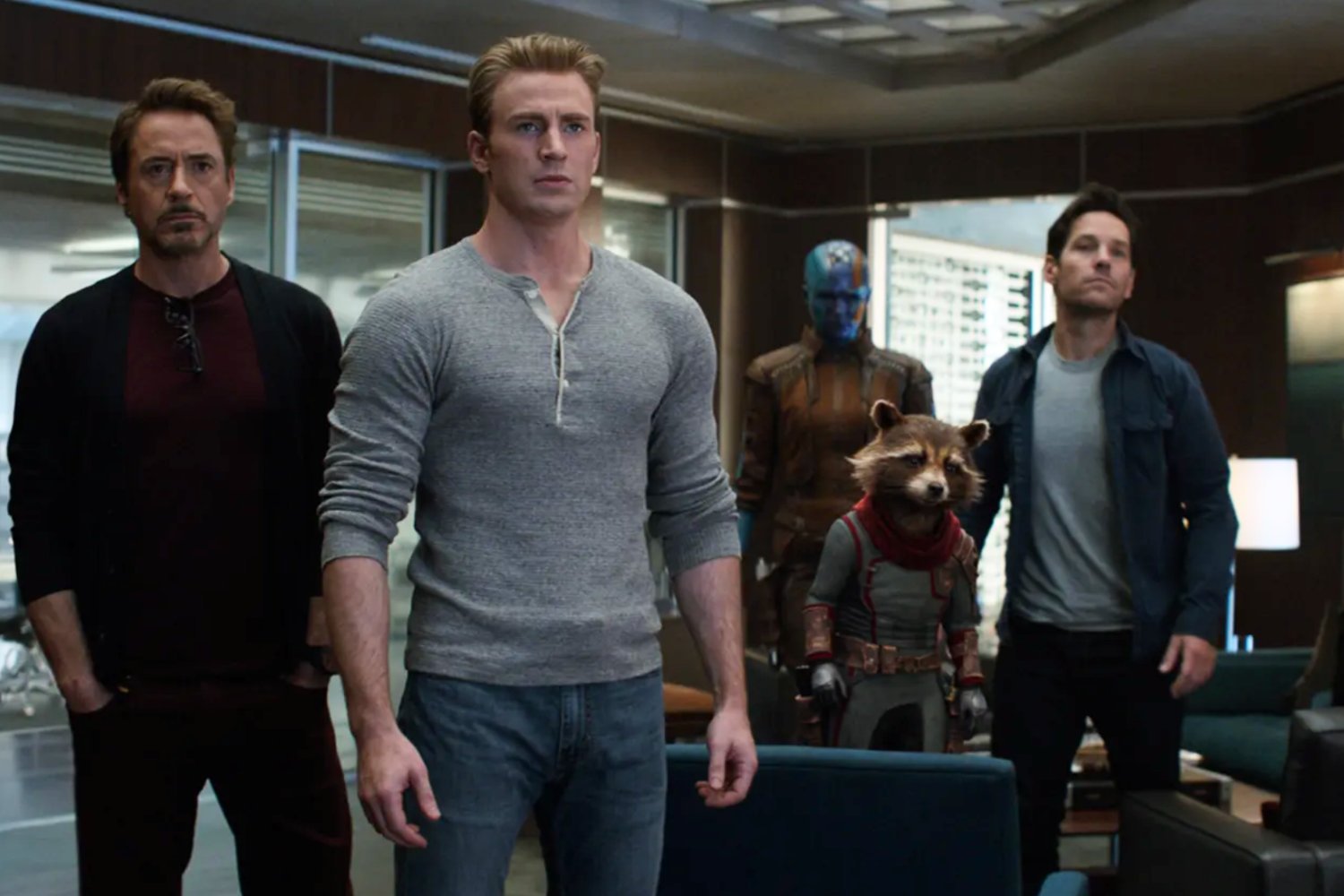 Marvel Sinematik Evreni, MCU, Avengers: Doomsday, Avengers: Secret Wars, Russo Kardeşler, Robert Downey Jr., Doctor Doom, Iron Man, Kaptan Amerika: Kahramanların Savaşı, oyuncu sözleşmeleri, film bütçesi, karakter kartları, Fantastic Four: First Steps, 2026, film tahminleri, Hollywood, sinema, süper kahraman filmleri, oyuncu kadrosu, film yapımı, Marvel, çizgi roman uyarlaması, spekülasyon, risk, sürpriz, hikaye anlatımı, pazarlama, gişe başarısı, film analizi, eleştiri, tahminler, Türk, Türkiye

