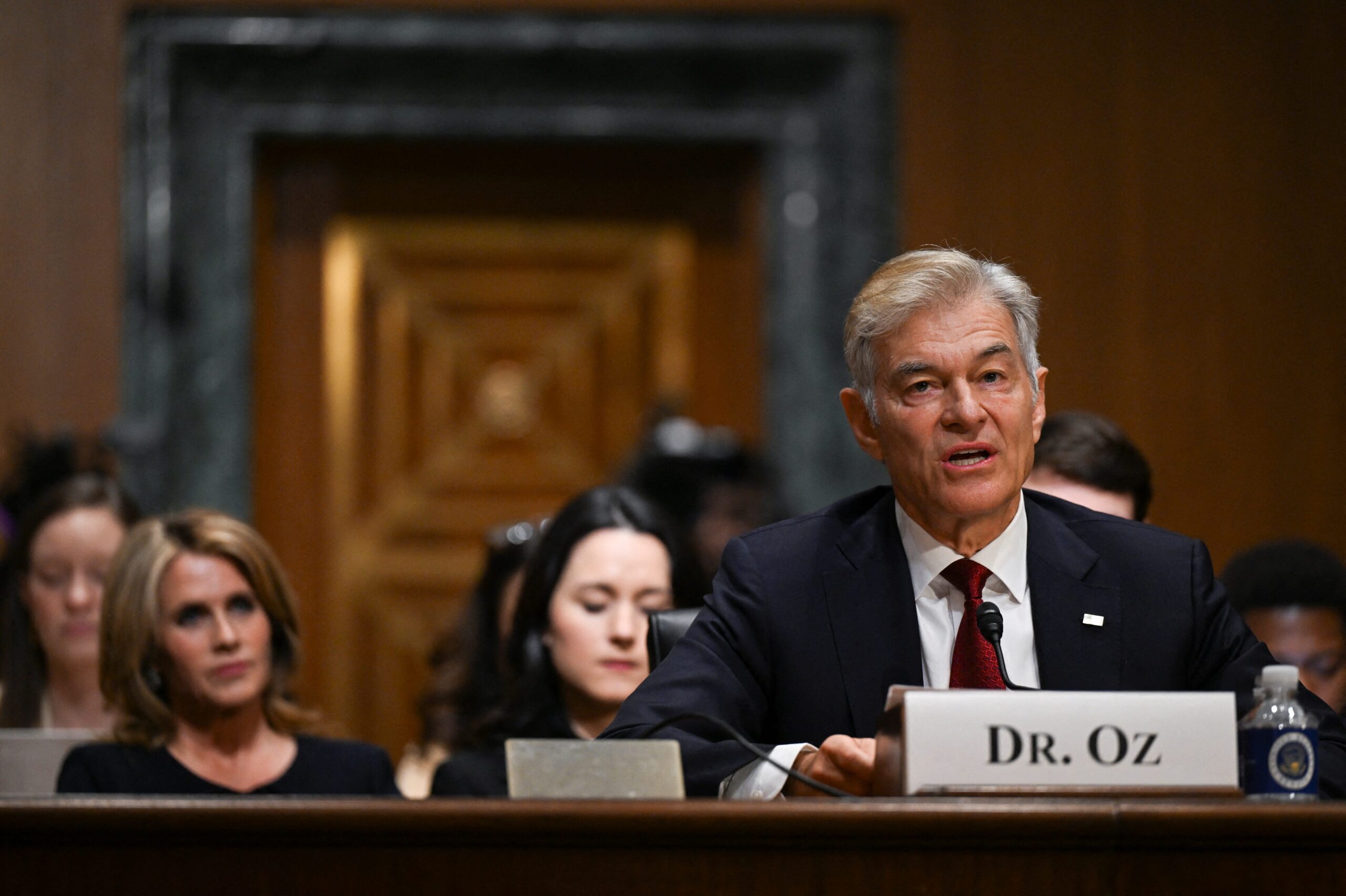 Dr. Mehmet Oz, CMS, Medicare, Medicaid, sağlık hizmetleri, sağlık sigortası, Senato, sağlık harcamaları, eczane fayda yöneticileri, ilaç fiyatlandırması, Robert F. Kennedy Jr., Donald Trump, Ron Wyden, Maggie Hassan, Bill Cassidy

