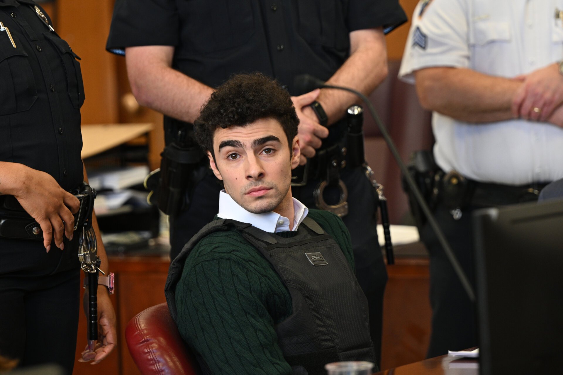Luigi Mangione, Brian Thompson, UnitedHealthcare, Reddit, subreddit, sansür, şiddet, popüler kültür, /r/popculture, /r/FreeLuigi, /r/SaintLuigiMangione, internet kültürü, viral, Dave Franco, suçlu, tartışma, forum, RedditSafety, içerik politikası, sınıf bilinci, sağlık reformu, Gizmodo
