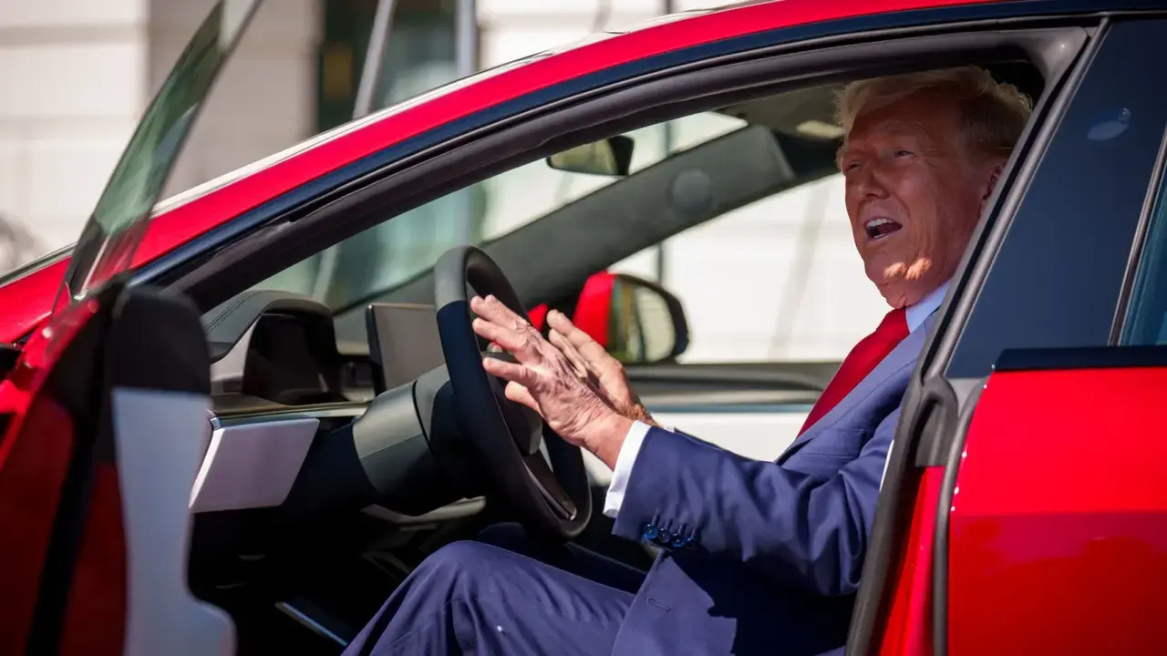 Tesla, Donald Trump, Elon Musk, Hisse senetleri, İç terörizm, Protesto, Tesla Takedown, ABD, Otomotiv, Elektrikli araç, Model S, Pazar değeri, Yatırımcı endişesi, Siyasi bağlantılar, Satış düşüşü
