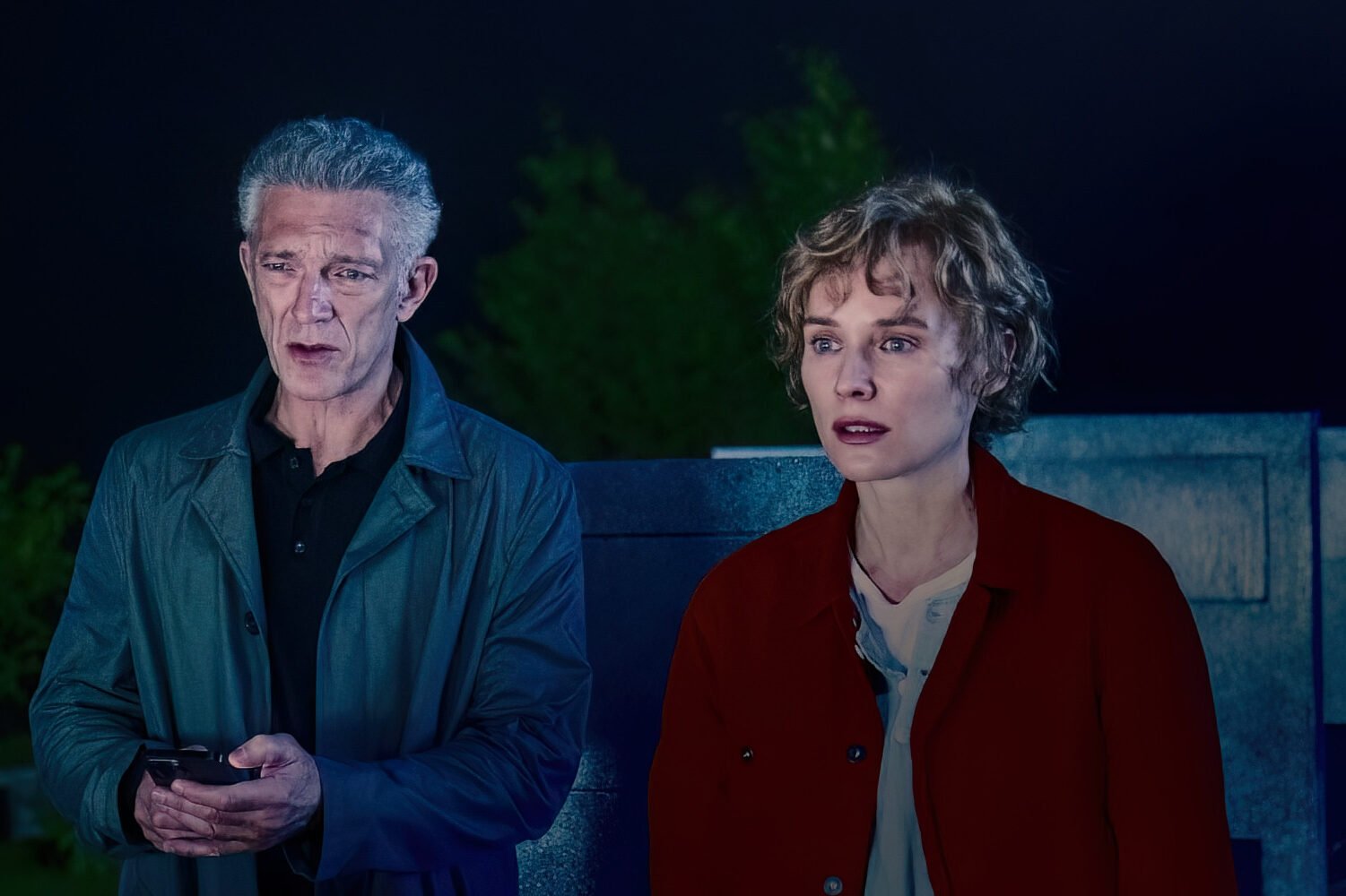 David Cronenberg, The Shrouds, Vincent Kassel, Diane Kruger, ölüm, yas, teknoloji, bilim kurgu, distopya, noir, Cannes 2024, film incelemesi, Guy Pearce, Sandrine Holt, kişisel film, otobiyografik film, film fragmanı, sinema, film gösterimi, film vizyon tarihi, modern teknoloji
