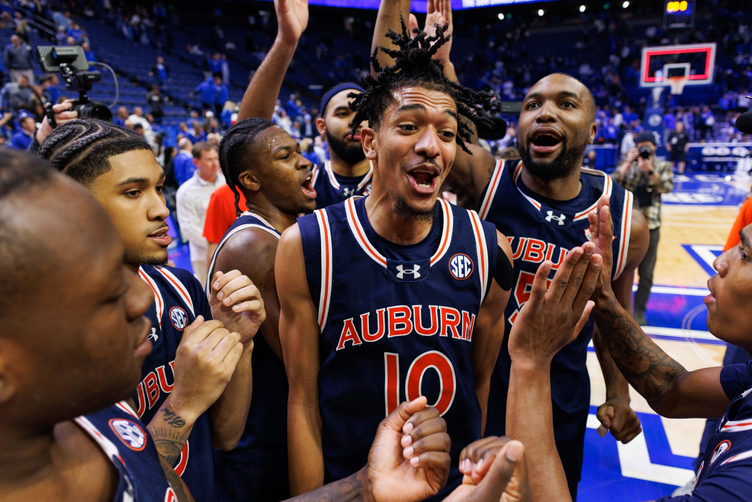 Here are some meta keywords in Turkish, tailored for the article about March Madness in Lexington:

March Madness, Lexington, Rupp Arena, NCAA Turnuvası, Basketbol, Biletler, Erkek Basketbol, Auburn Tigers, 2025 NCAA Turnuvası, Mart Çılgınlığı, Lexington Biletleri, Turnuva Biletleri, Spor Etkinliği, Basketbol Turnuvası, Rupp Arena Etkinlikleri, Kentucky Basketbol
