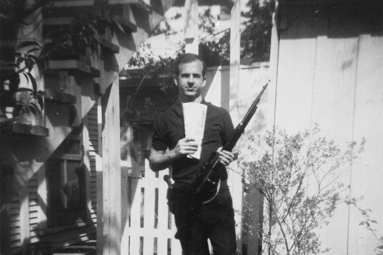 JFK dosyaları, Kennedy suikastı, Lee Harvey Oswald, CIA, Soğuk Savaş, gizli operasyonlar, istihbarat, casusluk, Family Jewels, gizli belgeler, deşifre, gizliliği kaldırılmış dosyalar, kuş eğitimi, yurt içi gözetim, teknik dinleme cihazları, floroskopik tarama, şeker sabotajı, Küba, Sovyetler Birliği, sosyal güvenlik numarası, Christopher Pyle, Ulusal Güvenlik Arşivi, Rafael Trujillo, Dominik Cumhuriyeti, John McCone, Vatikan, Arthur Schlesinger Jr., ABD elçilikleri, CAS, diplomatlar, tarih, araştırma.
