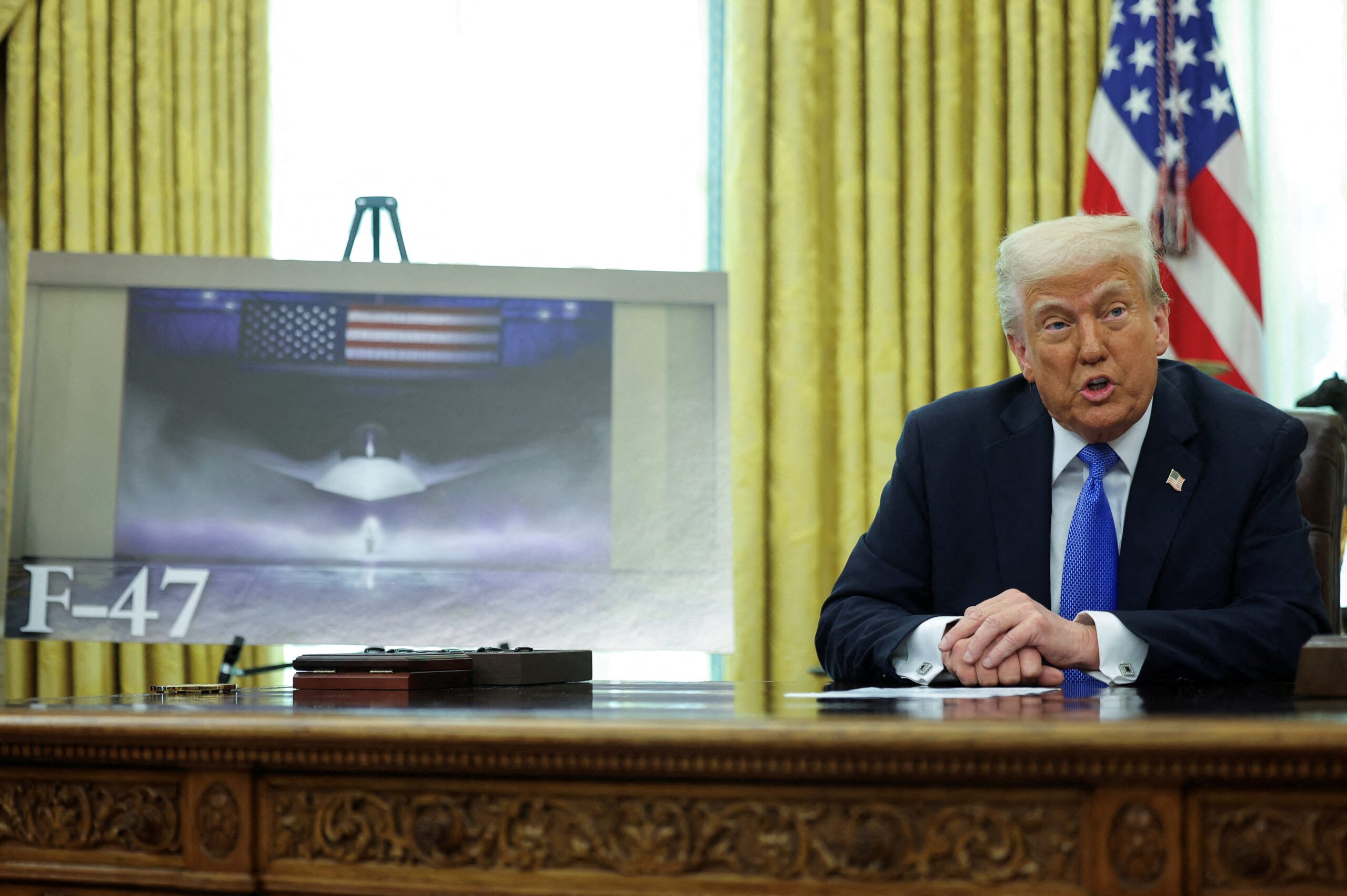 Meta anahtar kelimeler: Boeing, F-47, Hava Kuvvetleri, savaş uçağı, Donald Trump, sözleşme, savunma, havacılık, askeri, altıncı nesil, gizli teknoloji, hisse senedi, borsa, Pete Hegseth, David Allvin, ABD, Amerika Birleşik Devletleri, güvenlik, mali sorunlar, havacılık şirketi, Roman Schweizer.
