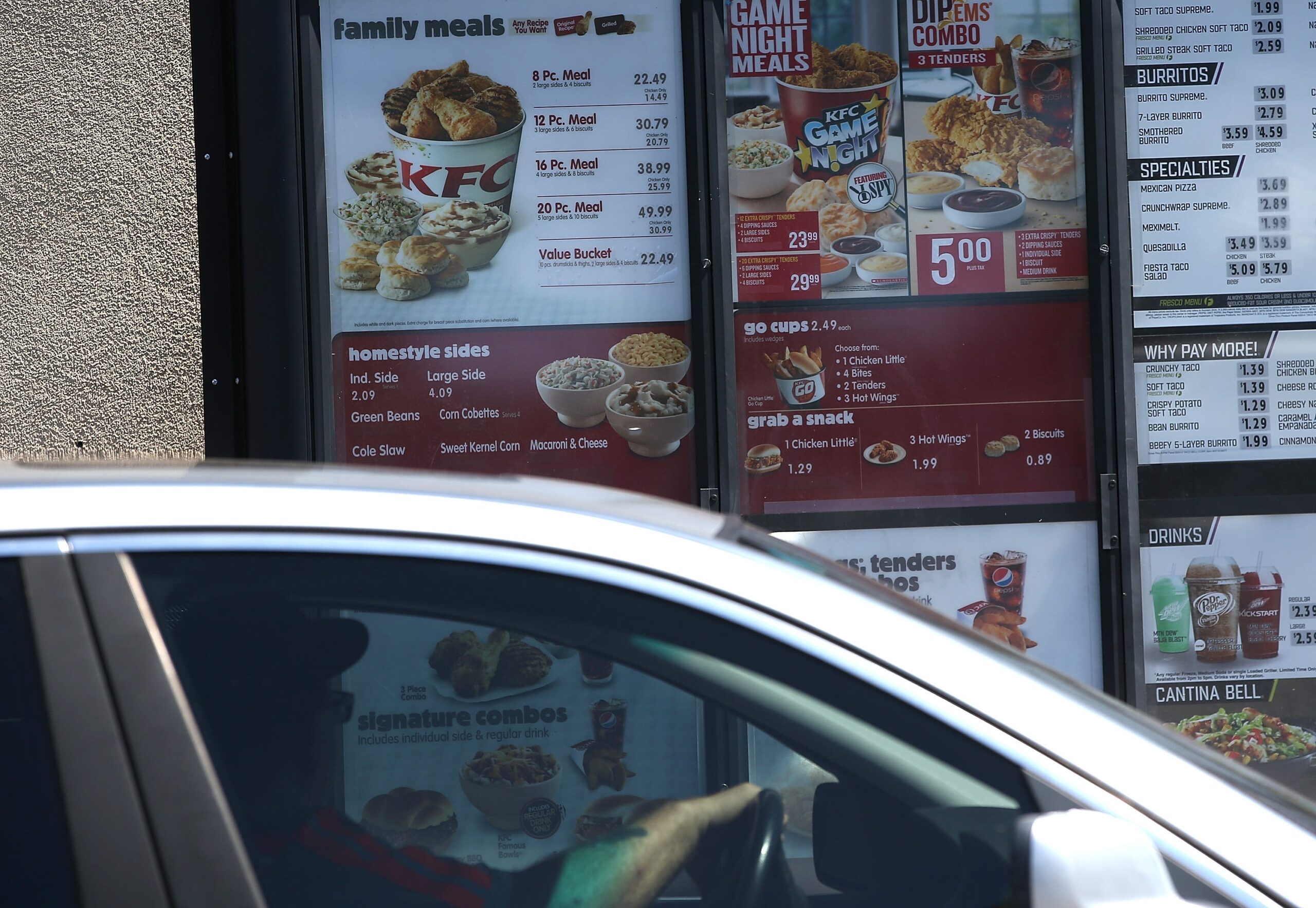 Yapay zeka, fast food, sipariş, Taco Bell, Pizza Hut, KFC, Yum! Brands, Nvidia, sesli sipariş, otomasyon, verimlilik, müşteri deneyimi, McDonald's, Wendy's, pilot program, iş gücü yönetimi, yapay zeka ajanları, duygu anlama, kişiselleştirilmiş tepkiler
