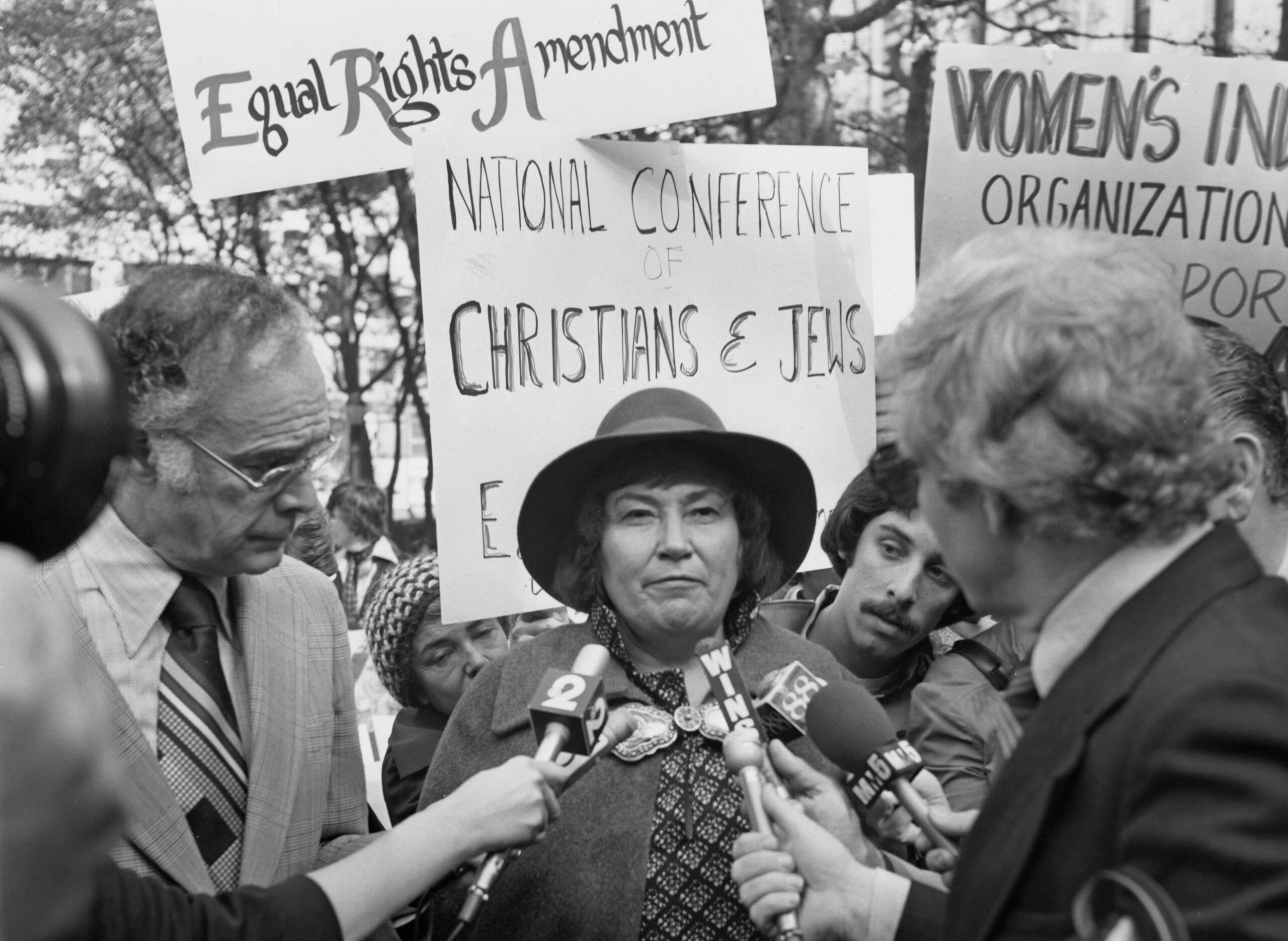 Eşit Haklar Değişikliği, ERA, Alice Paul, Kadın Hakları, Anayasa, Onay süreci, Son tarih, 14. Değişiklik, Cinsiyet eşitliği, Feminist hareket, ABD Senatosu, Eyalet onayları, Hukuki tartışmalar, Joe Biden, Ulusal Arşivler, Adalet Bakanlığı Hukuk Müşavirliği Ofisi, Molly Gonzalez, Alice Paul Center for Gender Justice, Anayasa değişiklikleri, Kadın hakları savunuculuğu, Sivil haklar, Ayrımcılık, Devlet anayasaları, USA TODAY.
