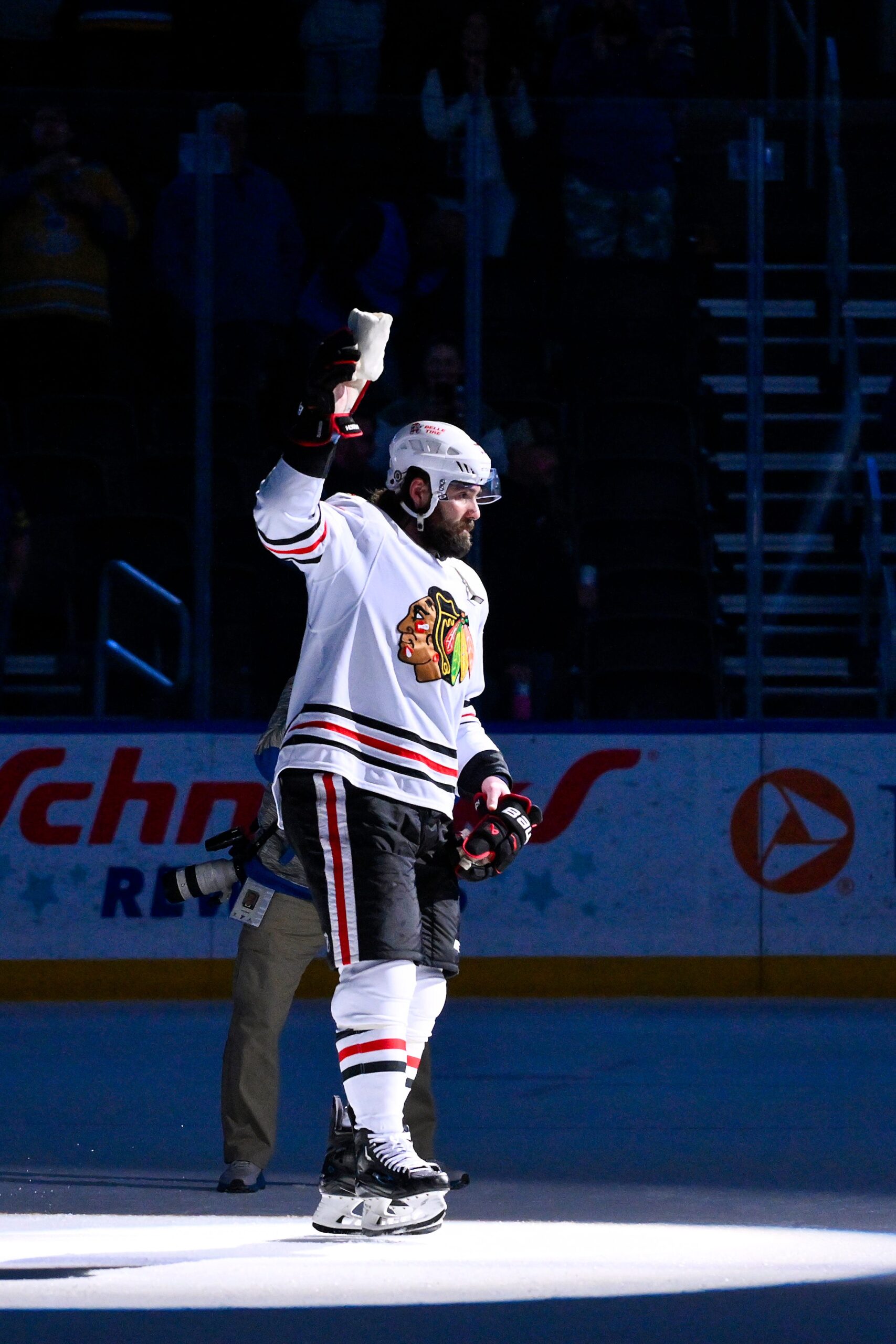 Here are some meta keywords for the article, focusing on relevance and potential search terms, translated to Turkish and separated by commas:

Patrick Maroon, emeklilik, Chicago Blackhawks, St. Louis Blues, Stanley Kupası, NHL, hokey, buz hokeyi, spor, Tyler Tucker, mücadele, playoff, istatistikler, haberler, Pat Maroon
