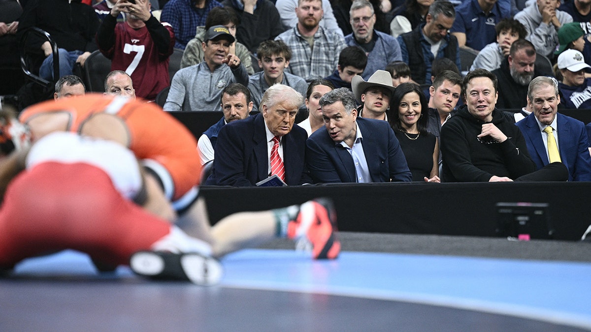 Donald Trump, NCAA Güreş Şampiyonası, Penn State, Josh Barr, Mitchell Mesenbrink, Wells Fargo Center, Philadelphia, Güreş, Spor, Fox News, NCAA Güreş Şampiyonası Tepkileri, Donald Trump Güreş, Güreş Şampiyonası Trump, Penn State Güreş Takımı, Güreş İzleyici Sayısı, Spor Haberleri, Amerikan Güreşi, Üniversite Güreşi
