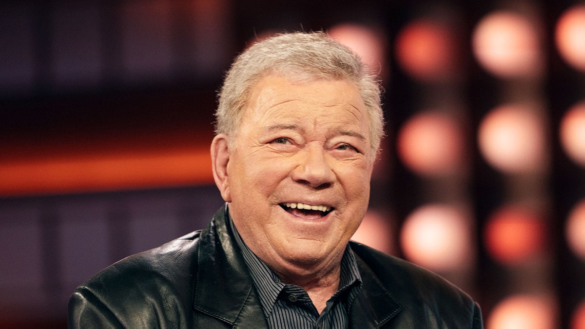 William Shatner, Star Trek, doğum günü, Hollywood Charity Horse Show, hayır işi, Las Vegas, uzay, Blue Origin, Jeff Bezos, Neil deGrasse Tyson, Aliens Among Us, Fox Nation, sağlık, yaşlanma, Tom Selleck, kutlama, aile, William Shatner, Yıldız Gemisi, Doğum günü, Hollywood Hayır Kurumu At Gösterisi, yardımseverlik, Las Vegas, uzay, Mavi Köken, Jeff Bezos, Neil deGrasse Tyson, İçimizdeki Uzaylılar, Fox Nation, sağlık, yaşlanma, Tom Selleck, kutlama, aile
