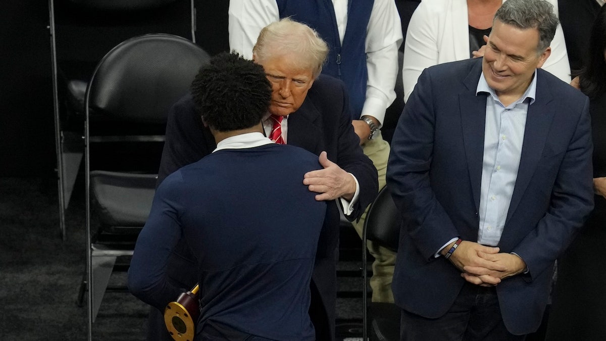 Carter Starocci, Donald Trump, NCAA güreş şampiyonası, Penn State güreş, Cael Sanderson, güreş, spor, siyaset, beş kez şampiyon, Wells Fargo Arena, Philadelphia, Josh Barr, Mitchell Mesenbrink, takım şampiyonluğu, Jim Jordan, Fox News, kolej güreşi, ABD, U-S-A!
