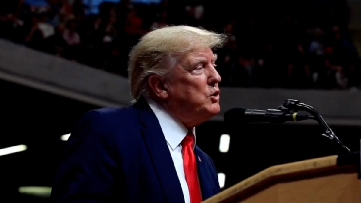 Donald Trump, NCAA Güreş Şampiyonası, Philadelphia, Pennsylvania, Siyasi Bölünme, Güreş, Basketbol, Seçmenler, Jim Jordan, Salena Zito, Dave McCormick, Kamala Harris, Cumhuriyetçiler, Demokratlar, Siyaset, Amerikan Siyaseti.
